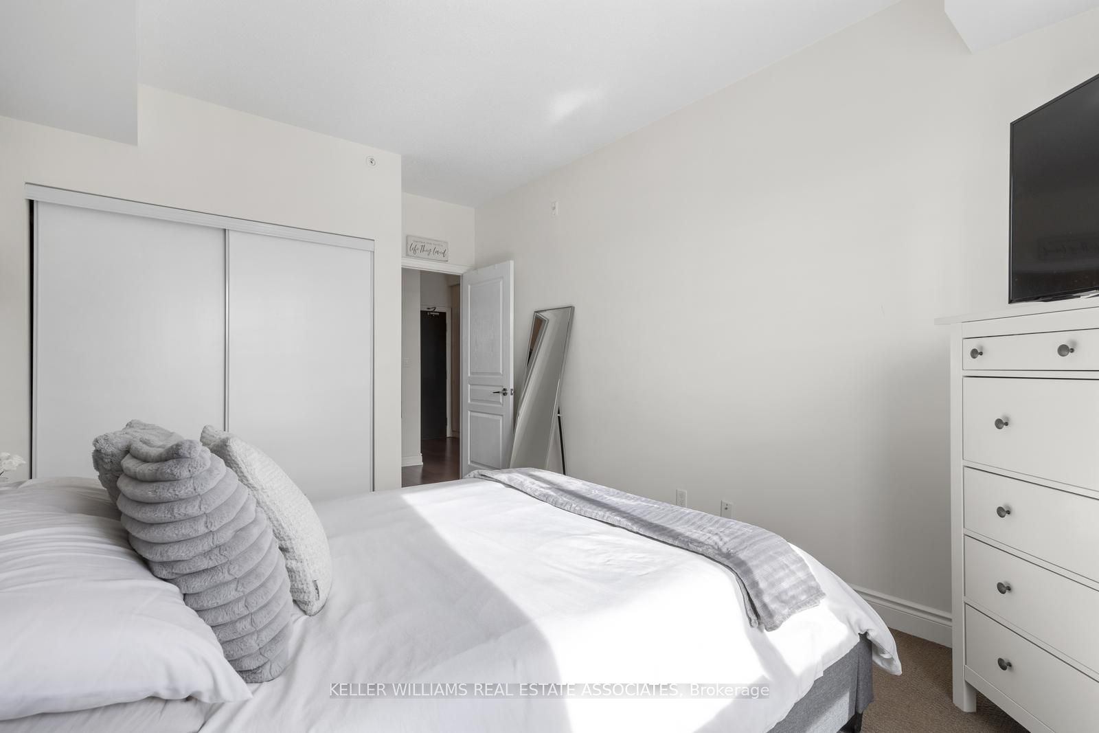 3170 Erin Mills Parkway, #420