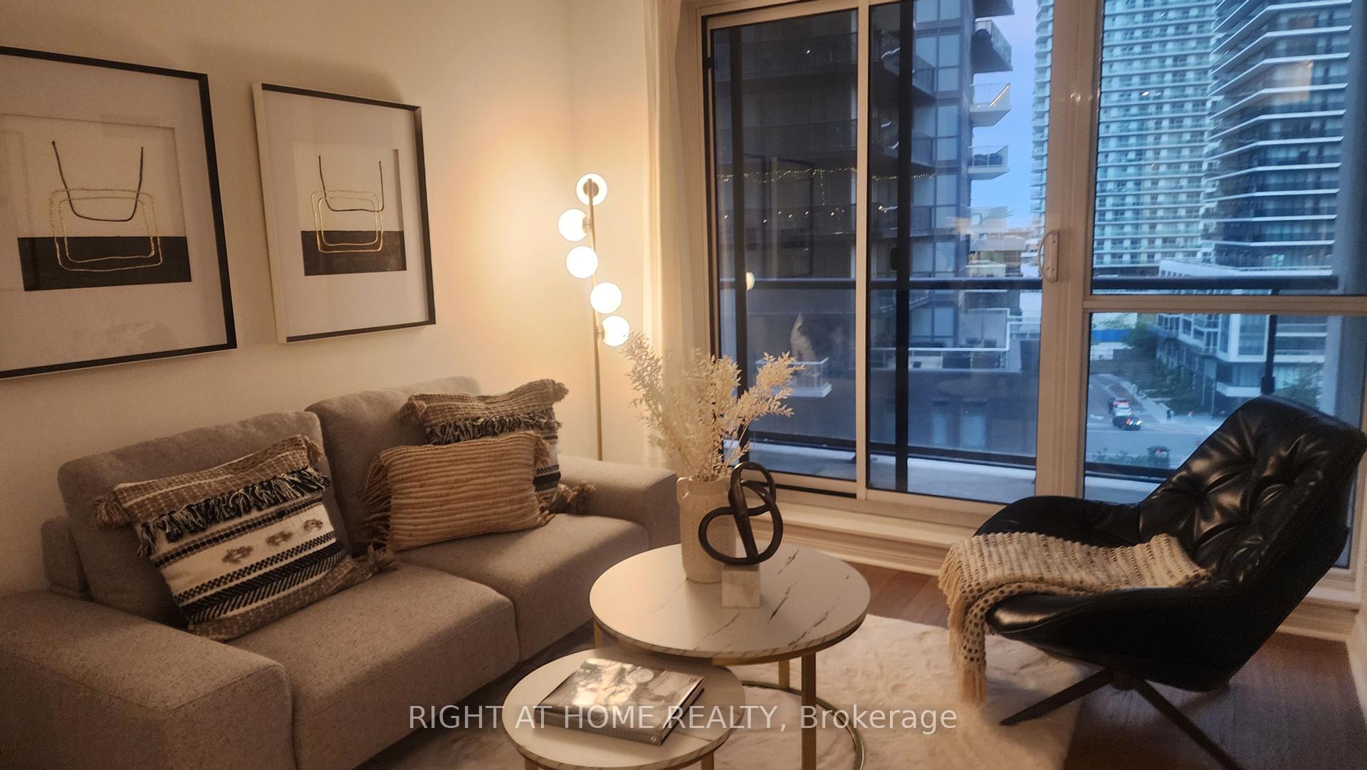 2 Bedrooms Condo at 39 Annie Craig, Toronto For sale