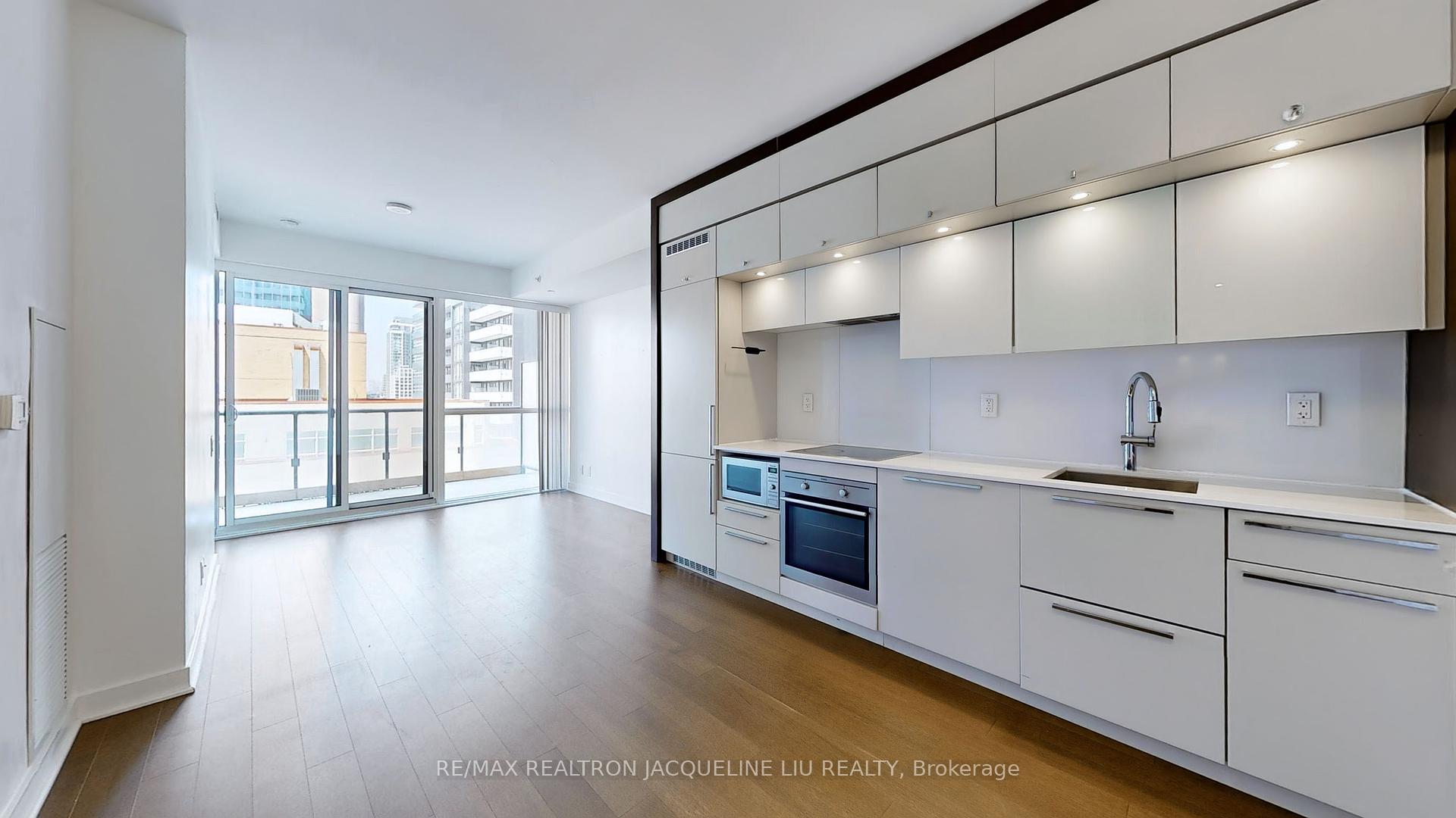 1 Bedroom Condo at 15 Grenville, Toronto For sale
