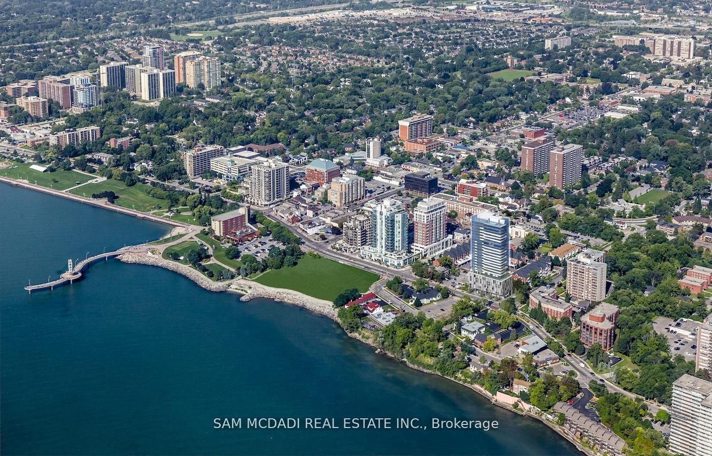 3 Bedrooms Condo at 370 Martha, Burlington For sale