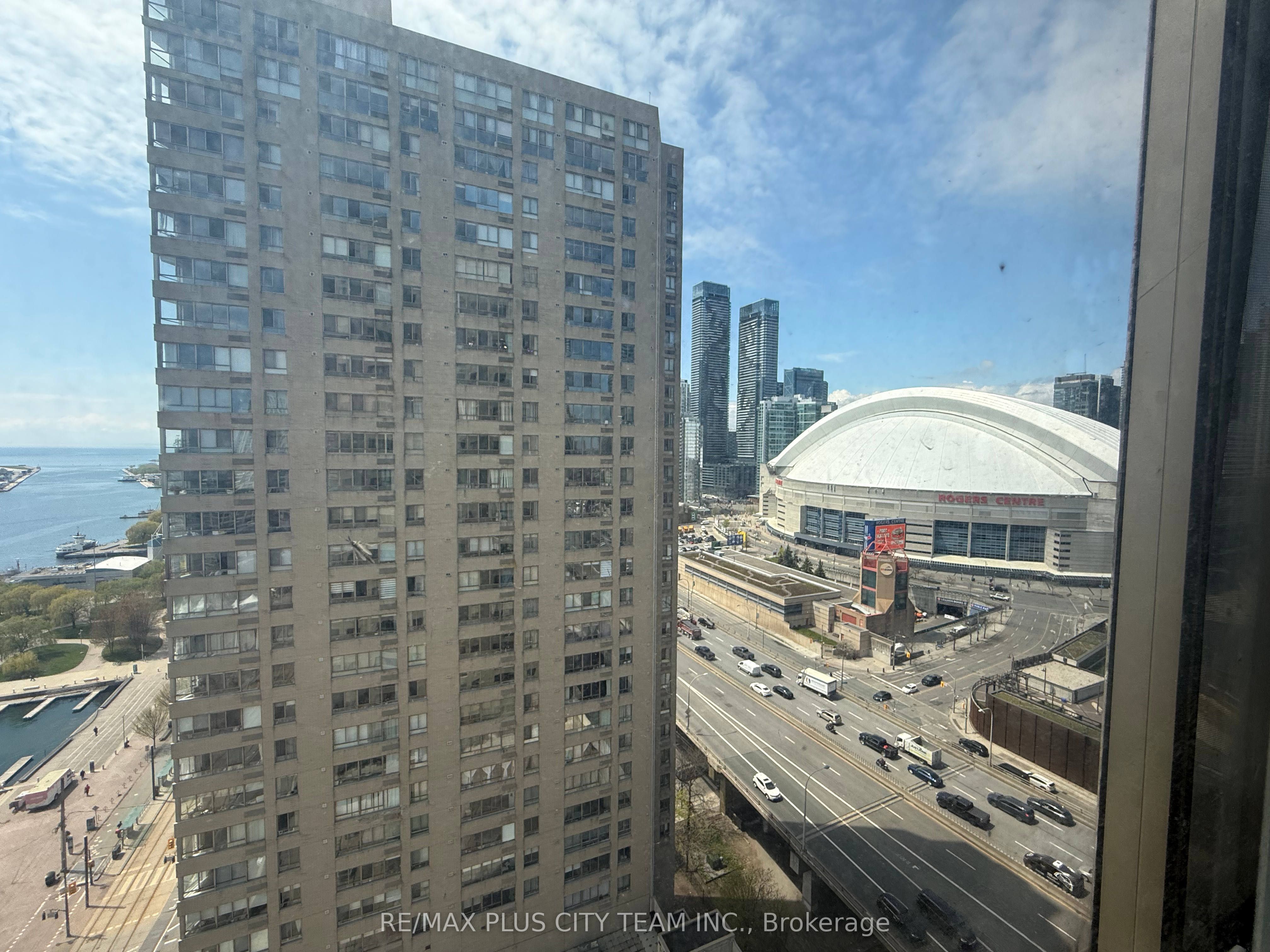 260 Queens Quay W, #2103