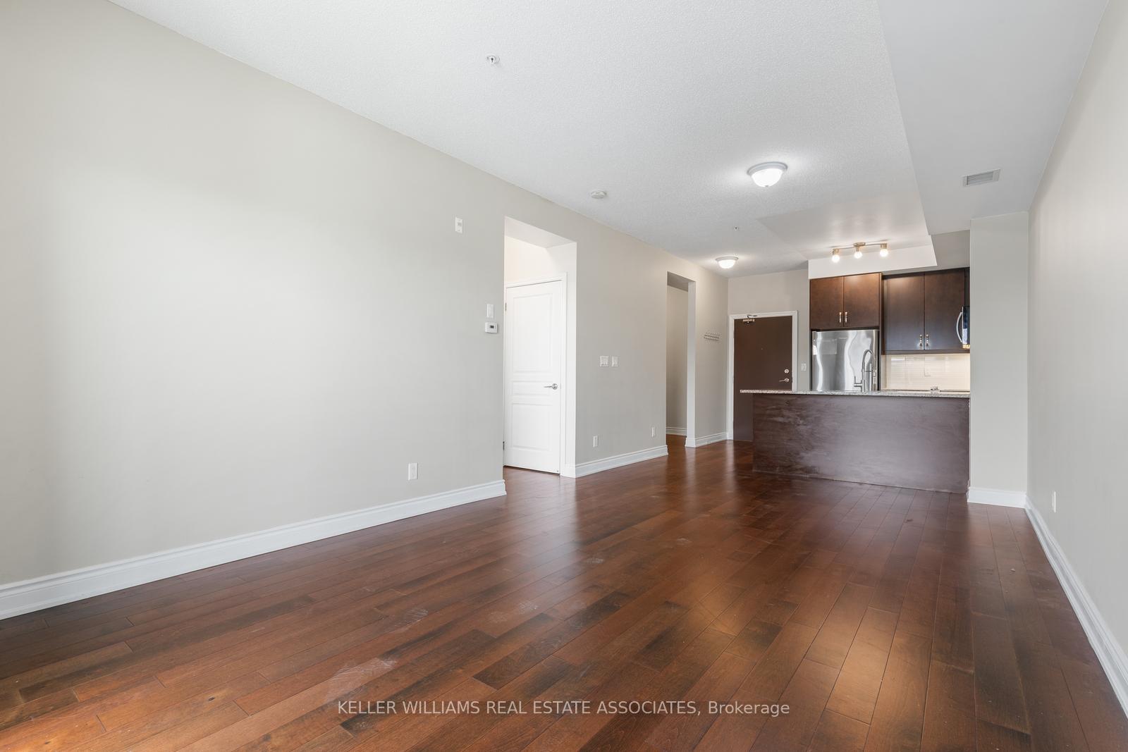 2 Bedrooms Condo at 3170 Erin Mills, Mississauga For sale