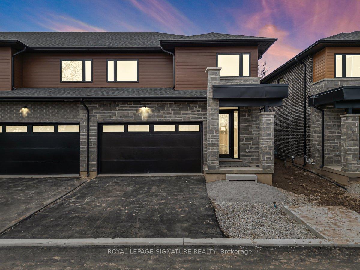 3 Bedrooms Condo at 2154 Walkers,  Burlington For sale