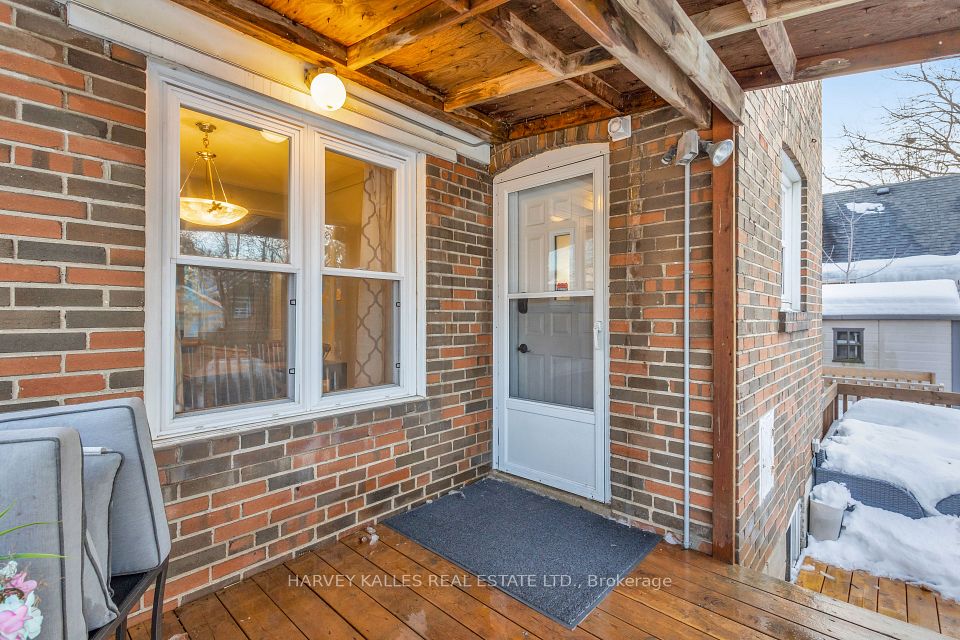 224 Poyntz Avenue
