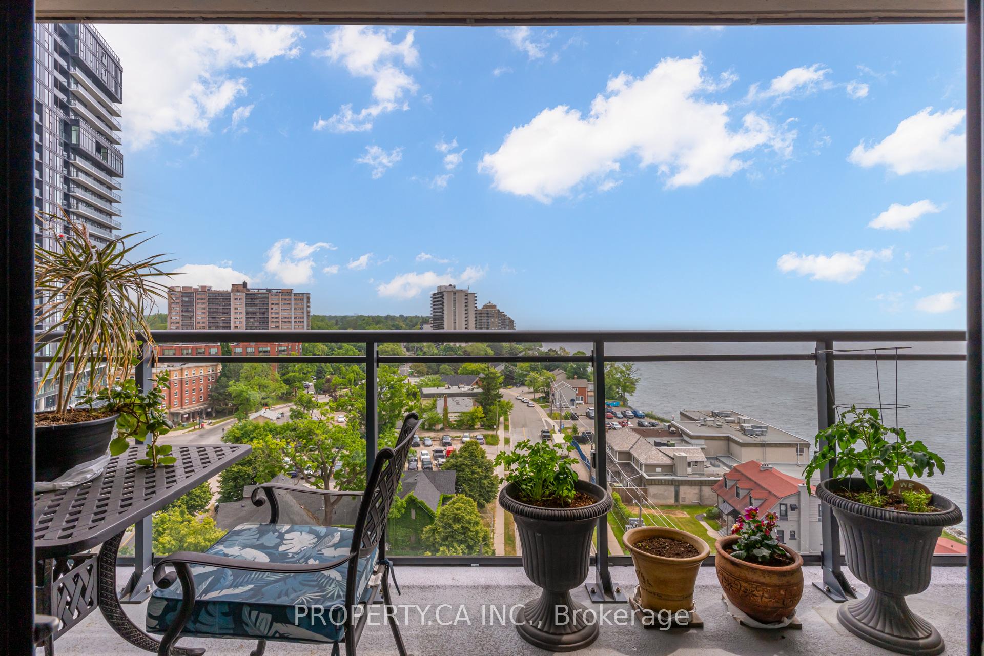 3 Bedrooms Condo at 2060 Lakeshore, Burlington For sale