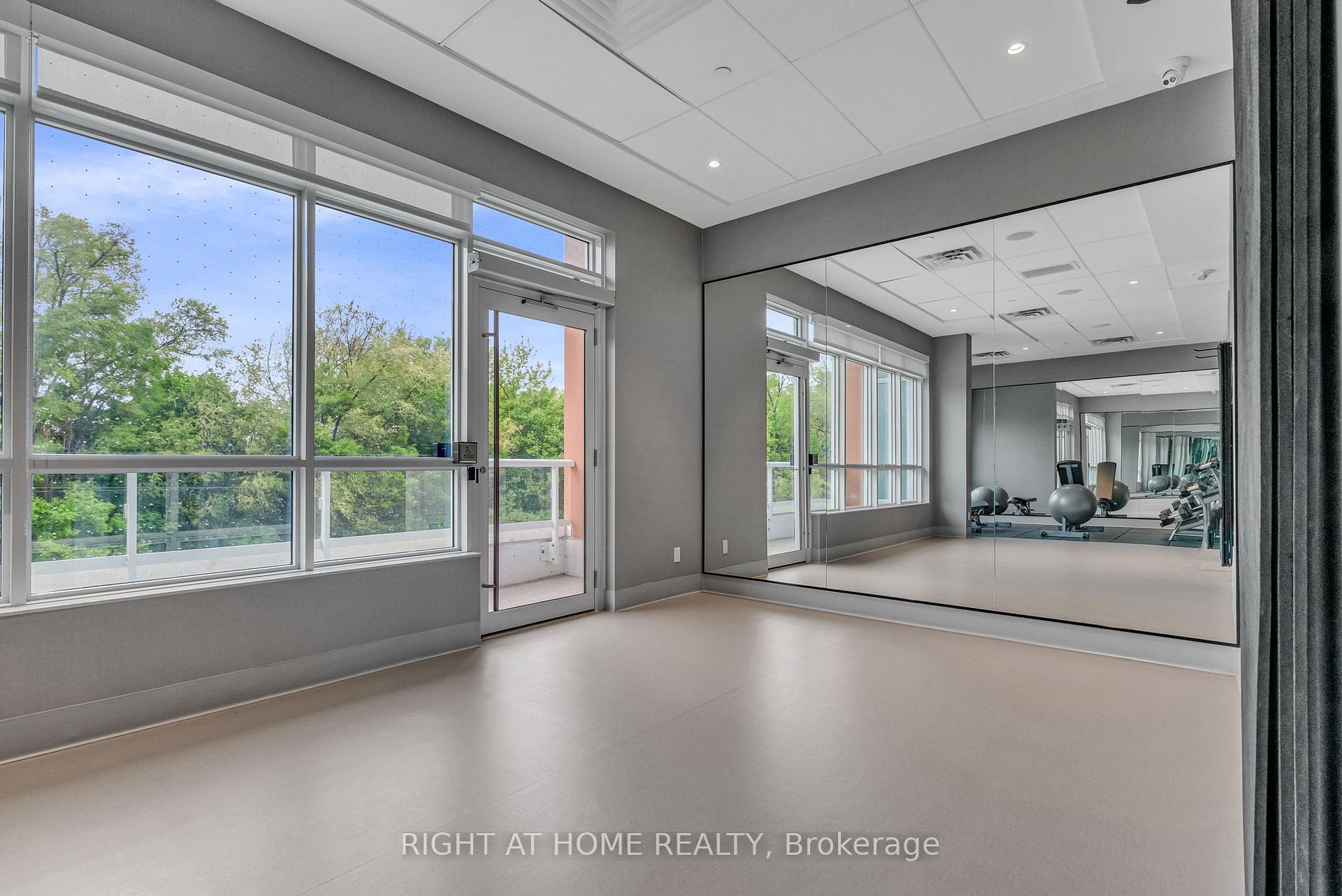 2 Bedrooms Condo at 10 Wilby, Toronto For sale
