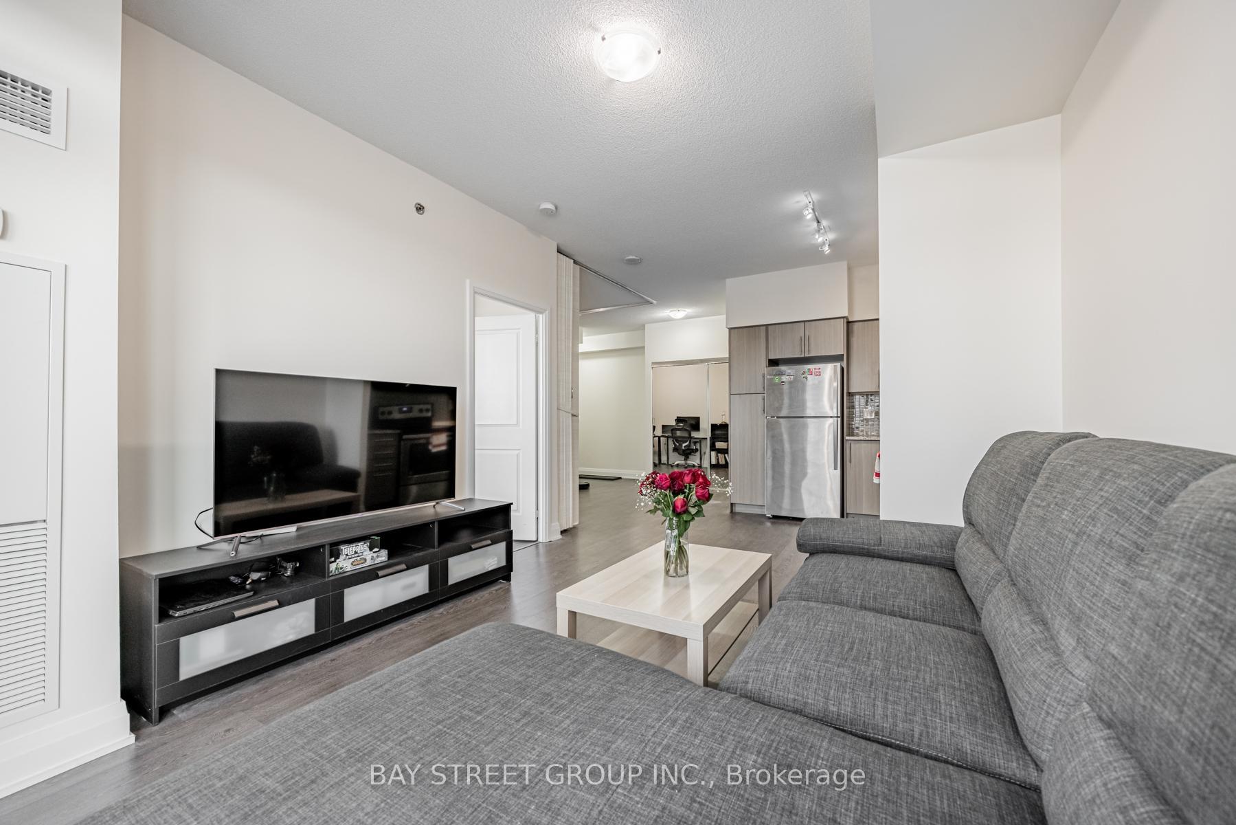 2 Bedrooms Condo at 55 Speers, Oakville For sale