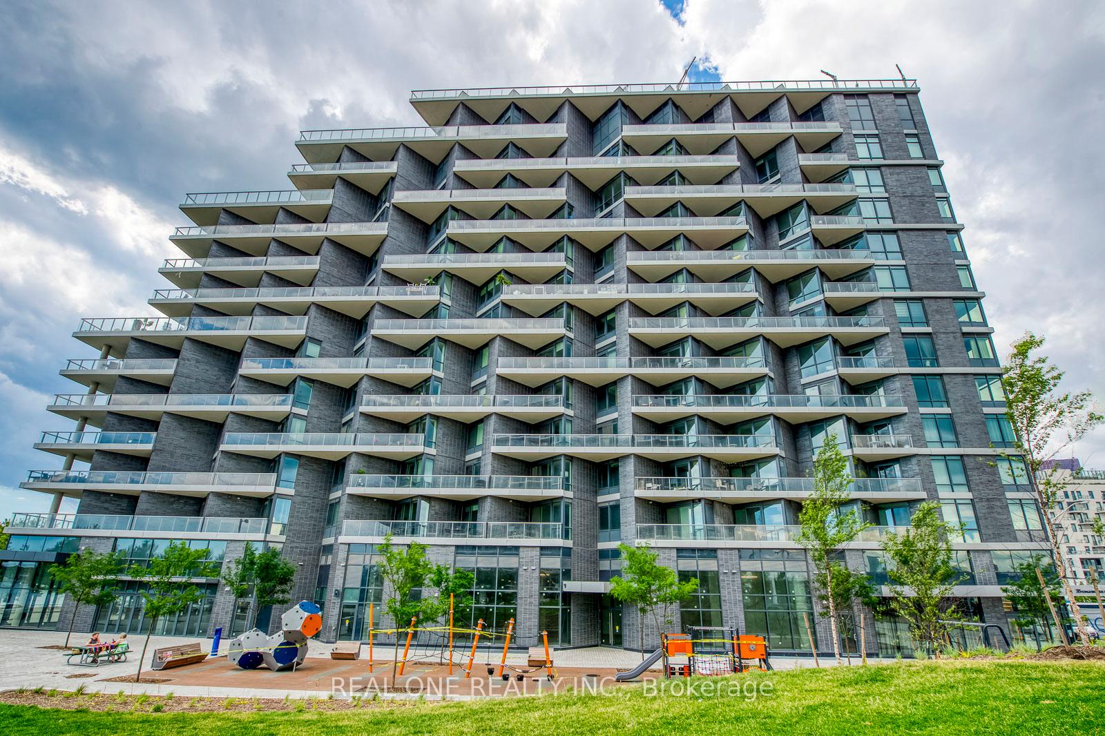 2 Bedrooms Condo at 1 Edgewater, Toronto For sale