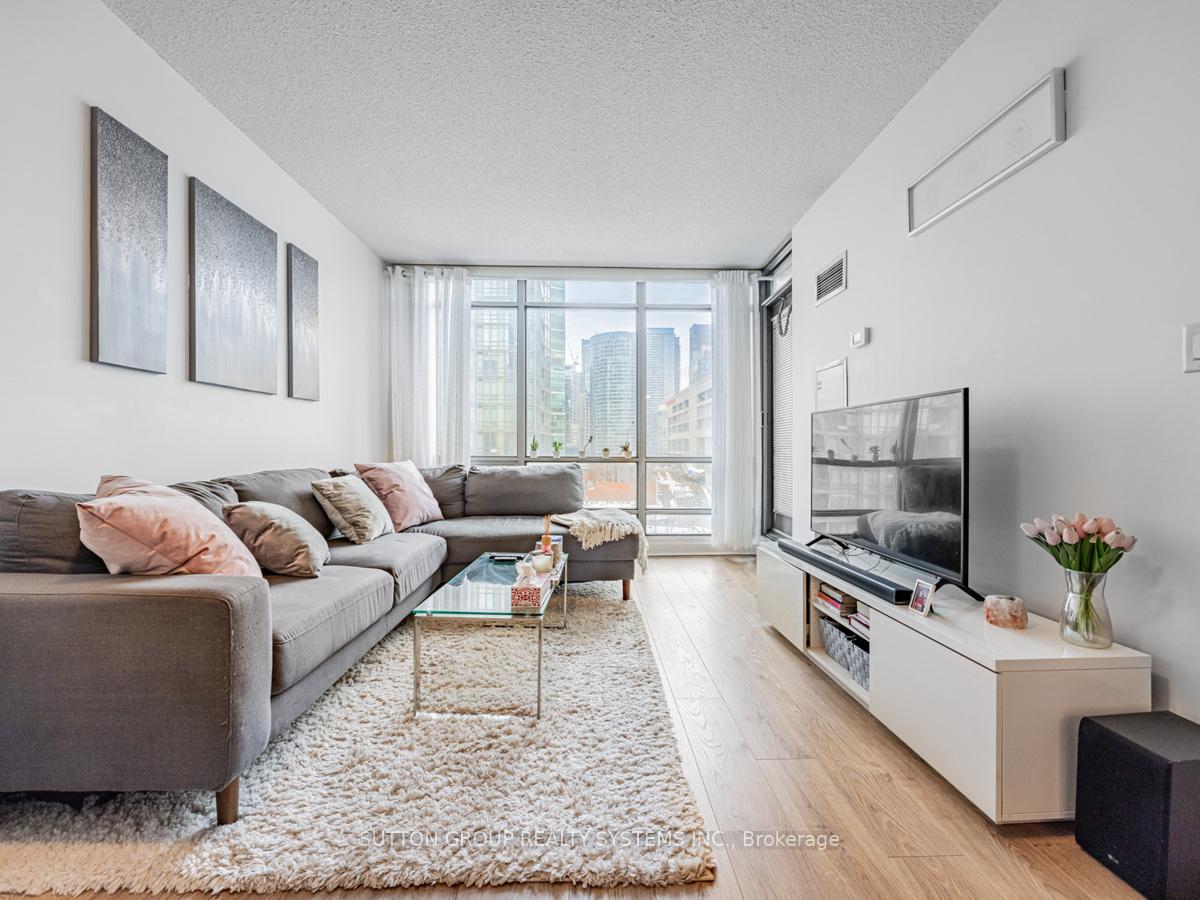 1 Bedroom Condo at 5 Mariner, Toronto For sale