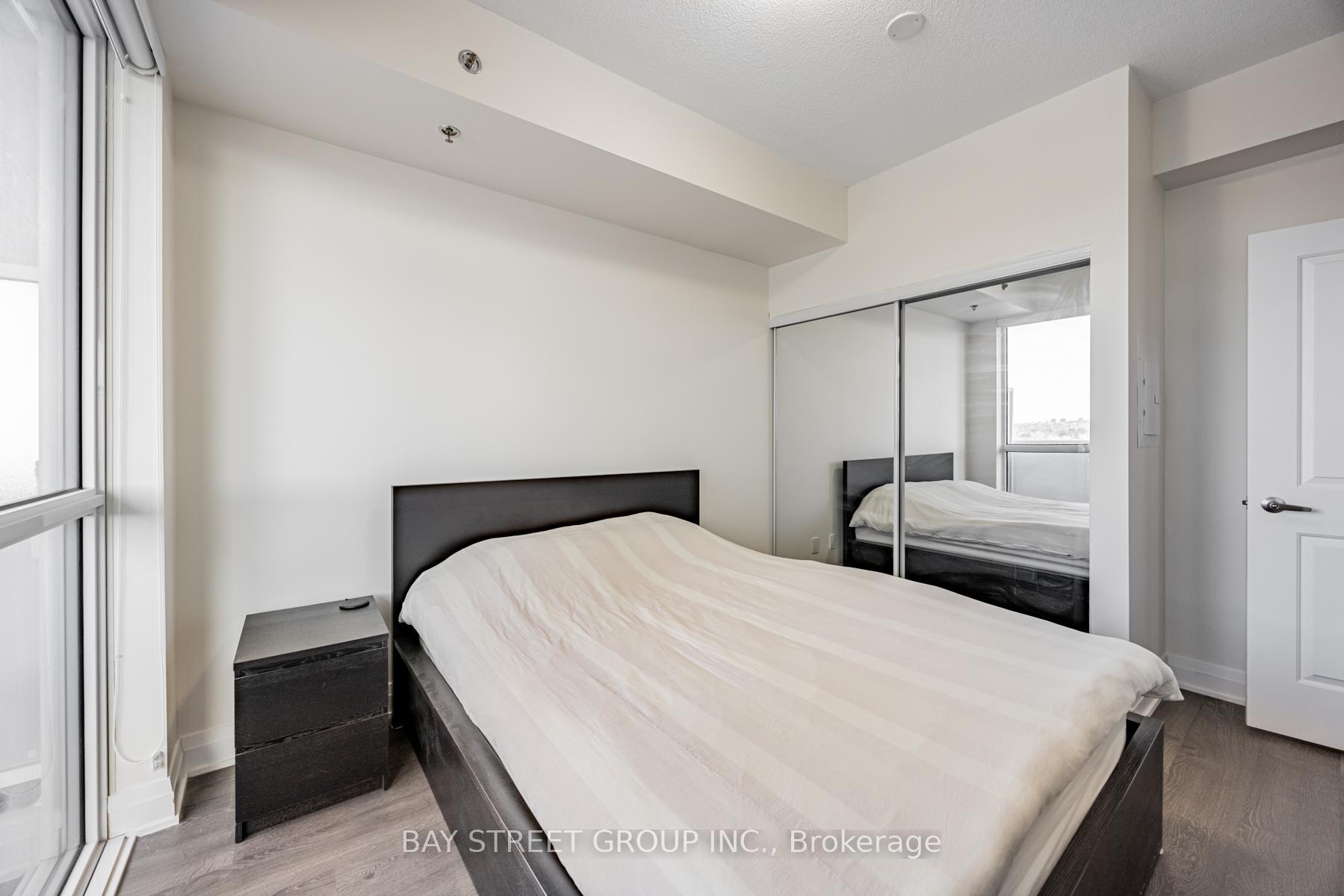 2 Bedrooms Condo at 55 Speers, Oakville For sale