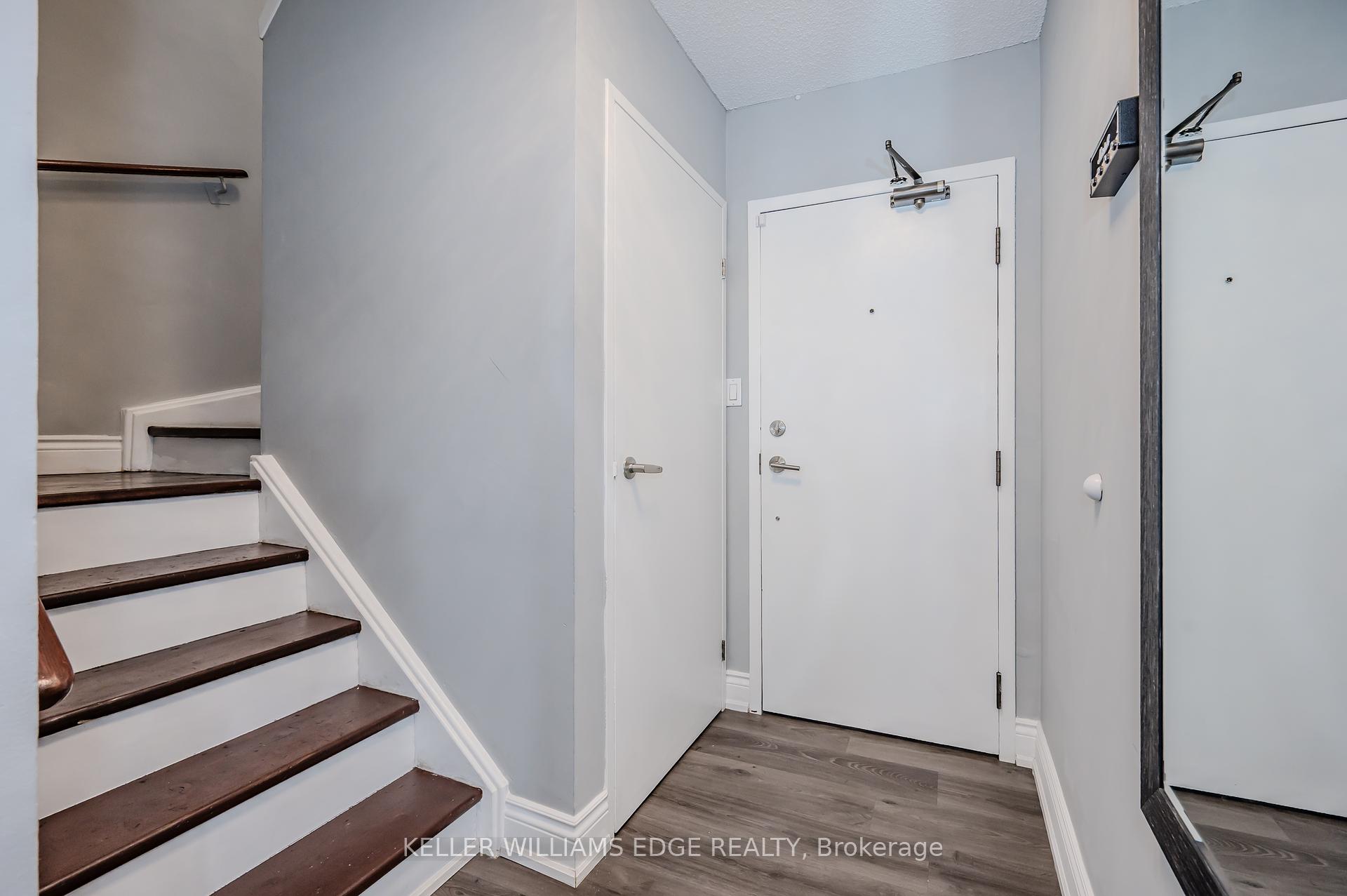 3 Bedrooms Condo at 1000 Cedarglen, Mississauga For sale