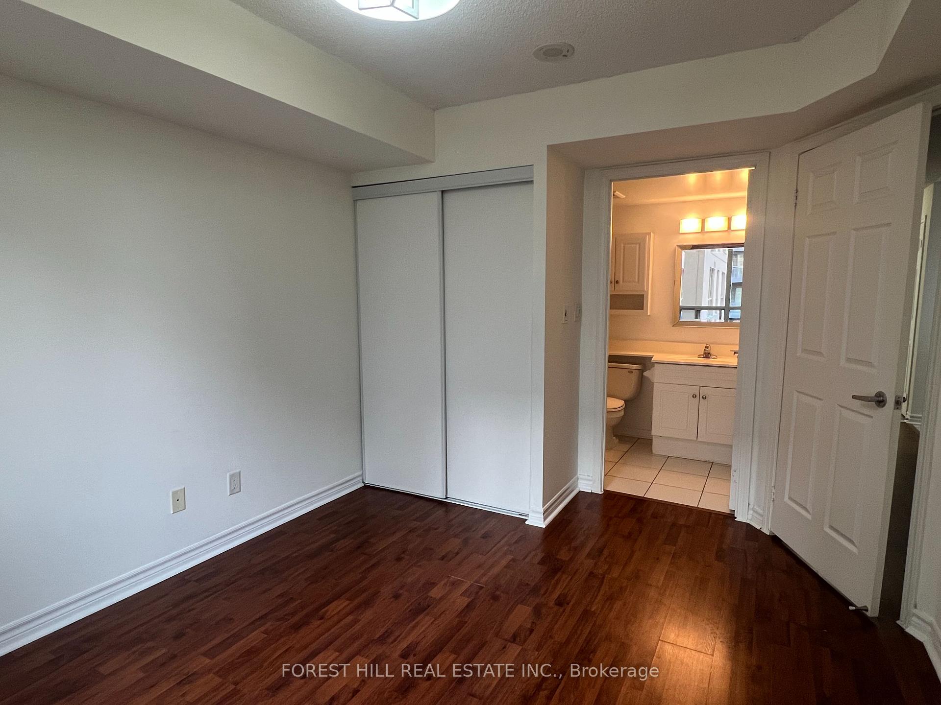 2 Bedrooms Condo at 19 Barberry, Toronto For sale