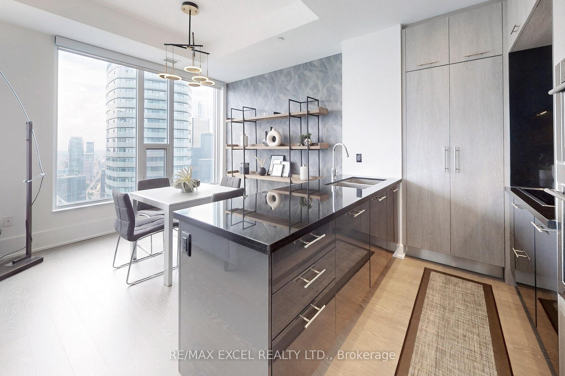 2 Bedrooms Condo at 10 York, Toronto For sale