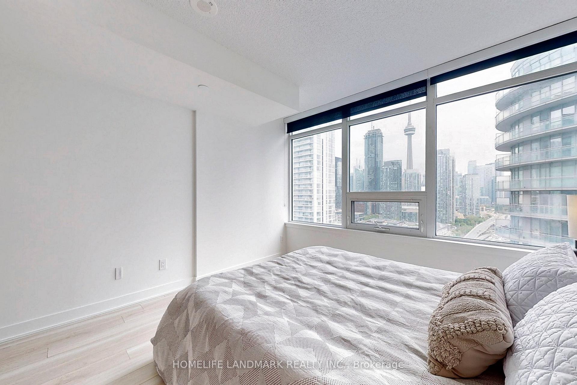 2 Bedrooms Condo at 17 Bathurst, Toronto For sale