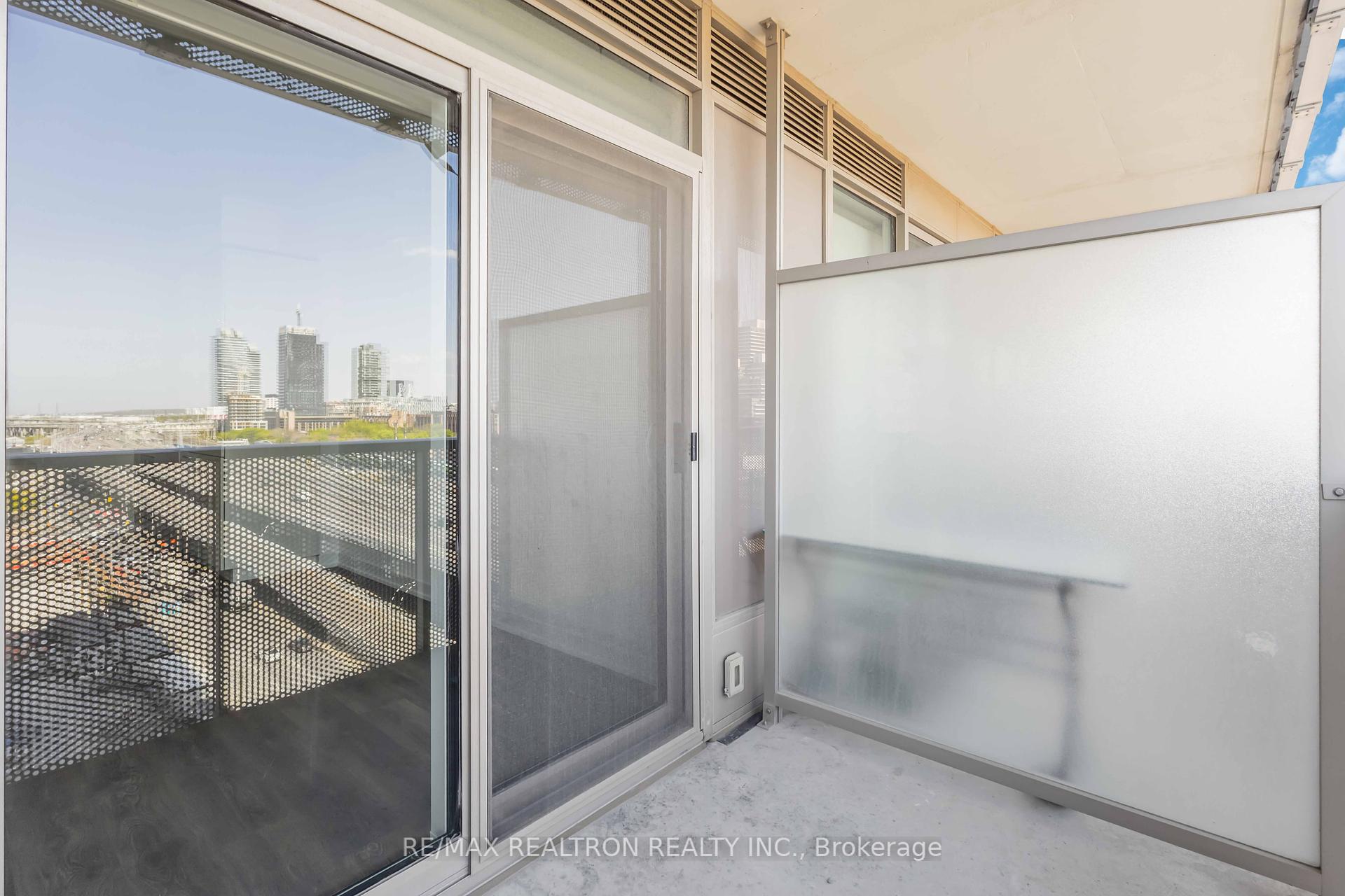 2 Bedrooms Condo at 20 Richardson, Toronto For sale