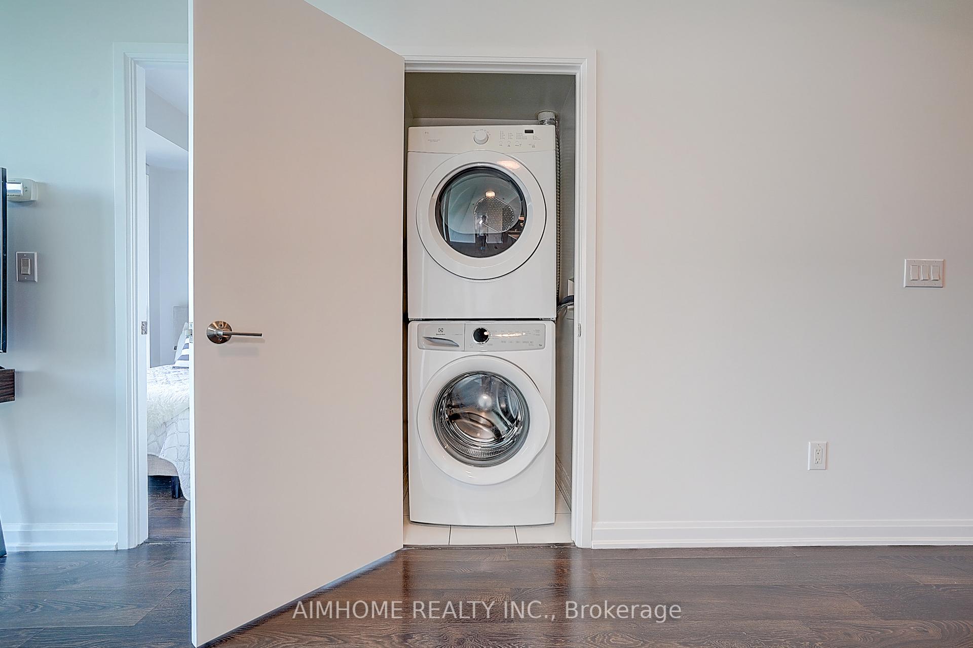 3 Bedrooms Condo at 11 Bogert, Toronto For sale