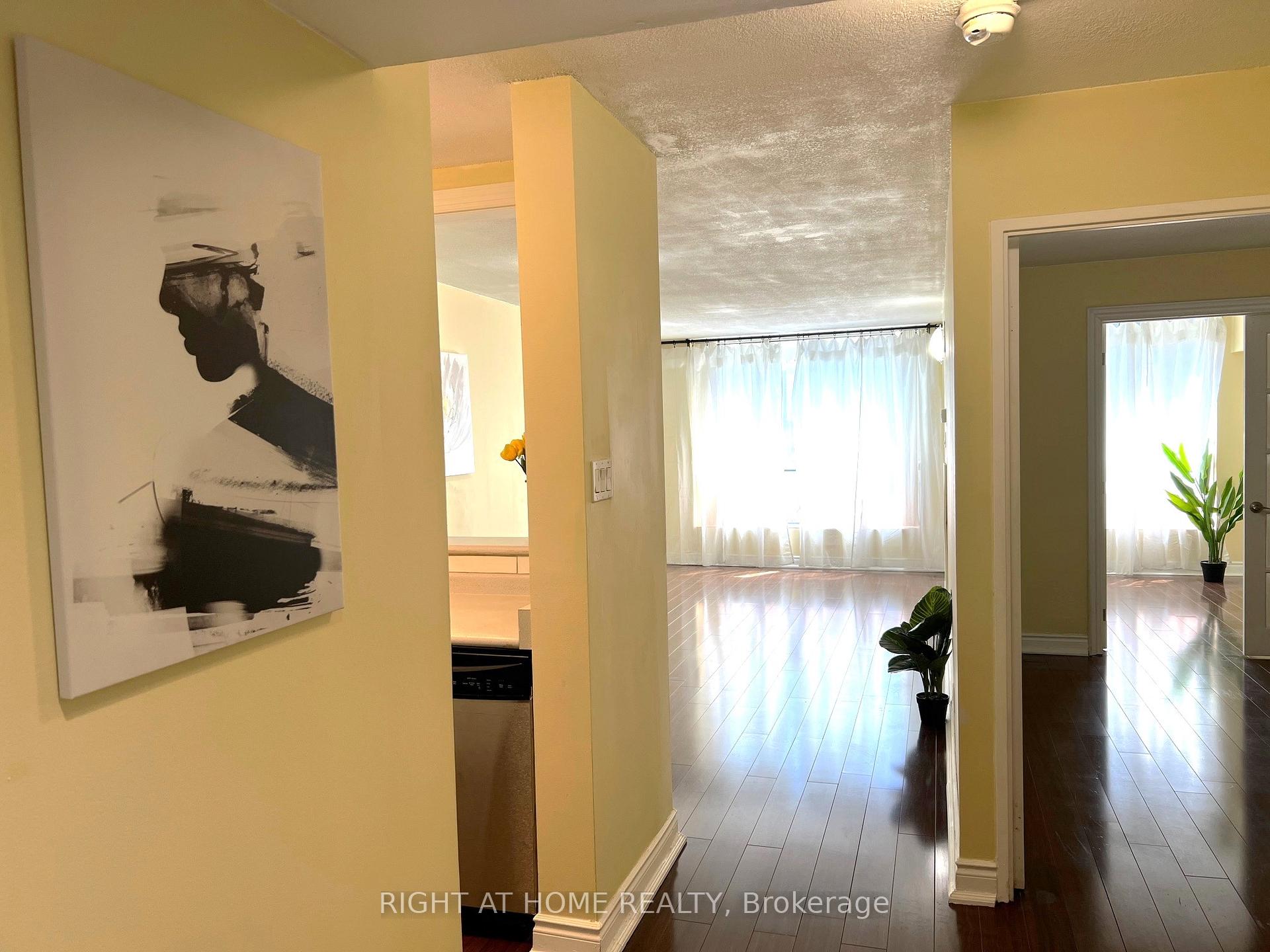 2 Bedrooms Condo at 92 King, Toronto For sale