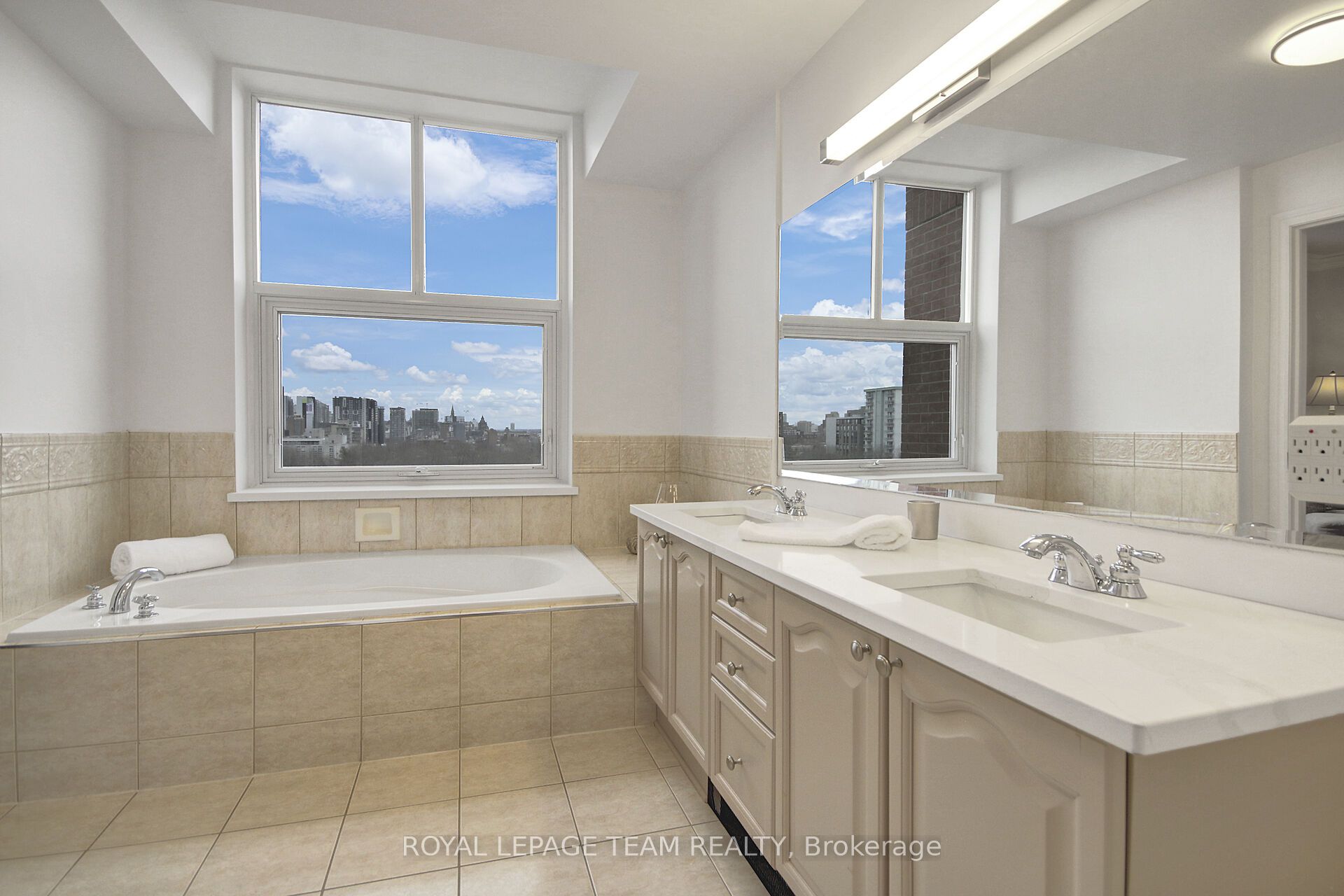 131 Wurtemburg Street, #804