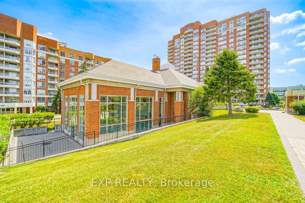2 Bedrooms Condo at 410 Mclevin, Toronto For sale