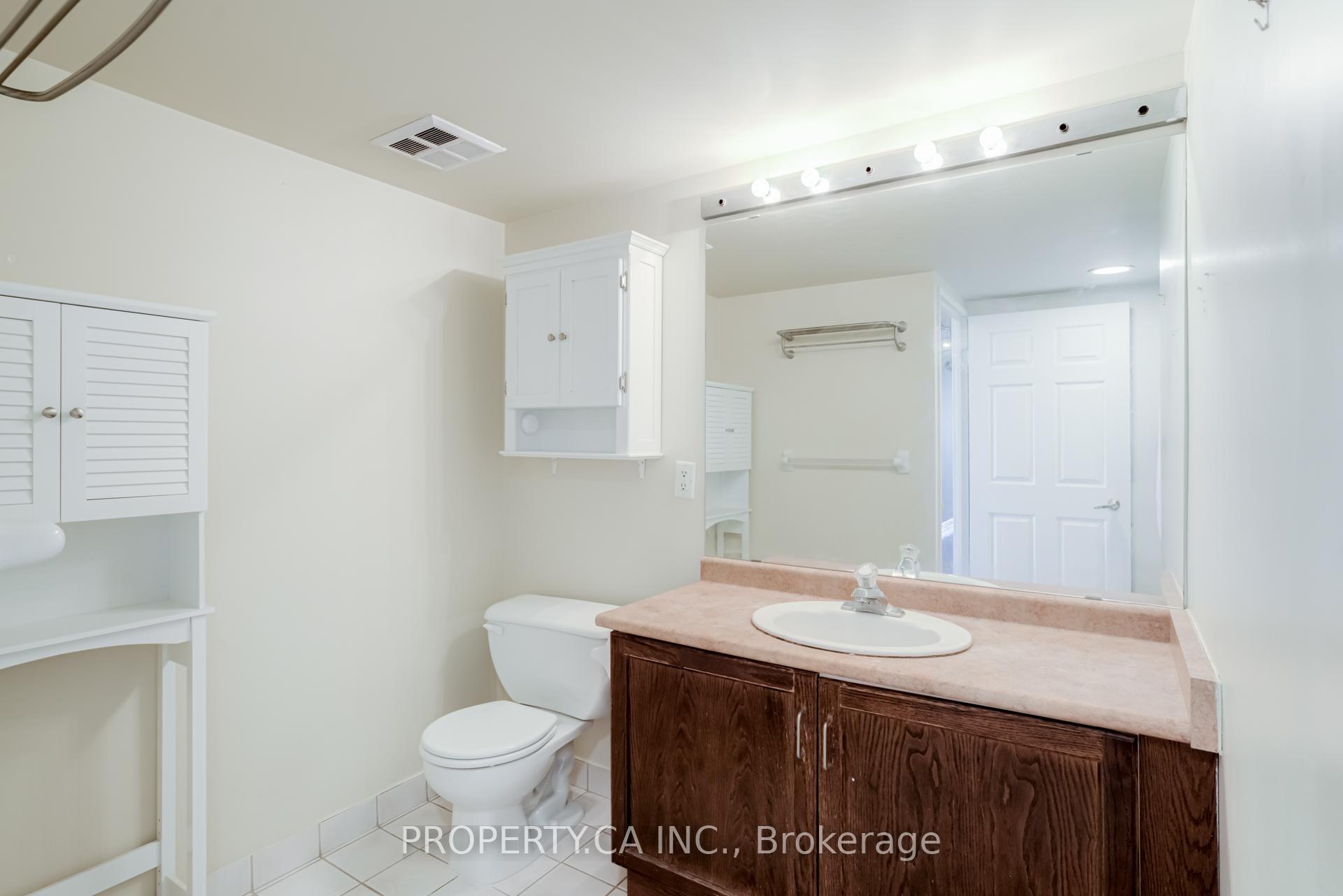 3 Bedrooms Condo at 156 Enfield, Mississauga For sale