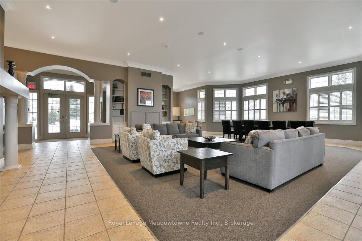 2 Bedrooms Condo at 1450 Bishops, Oakville For sale