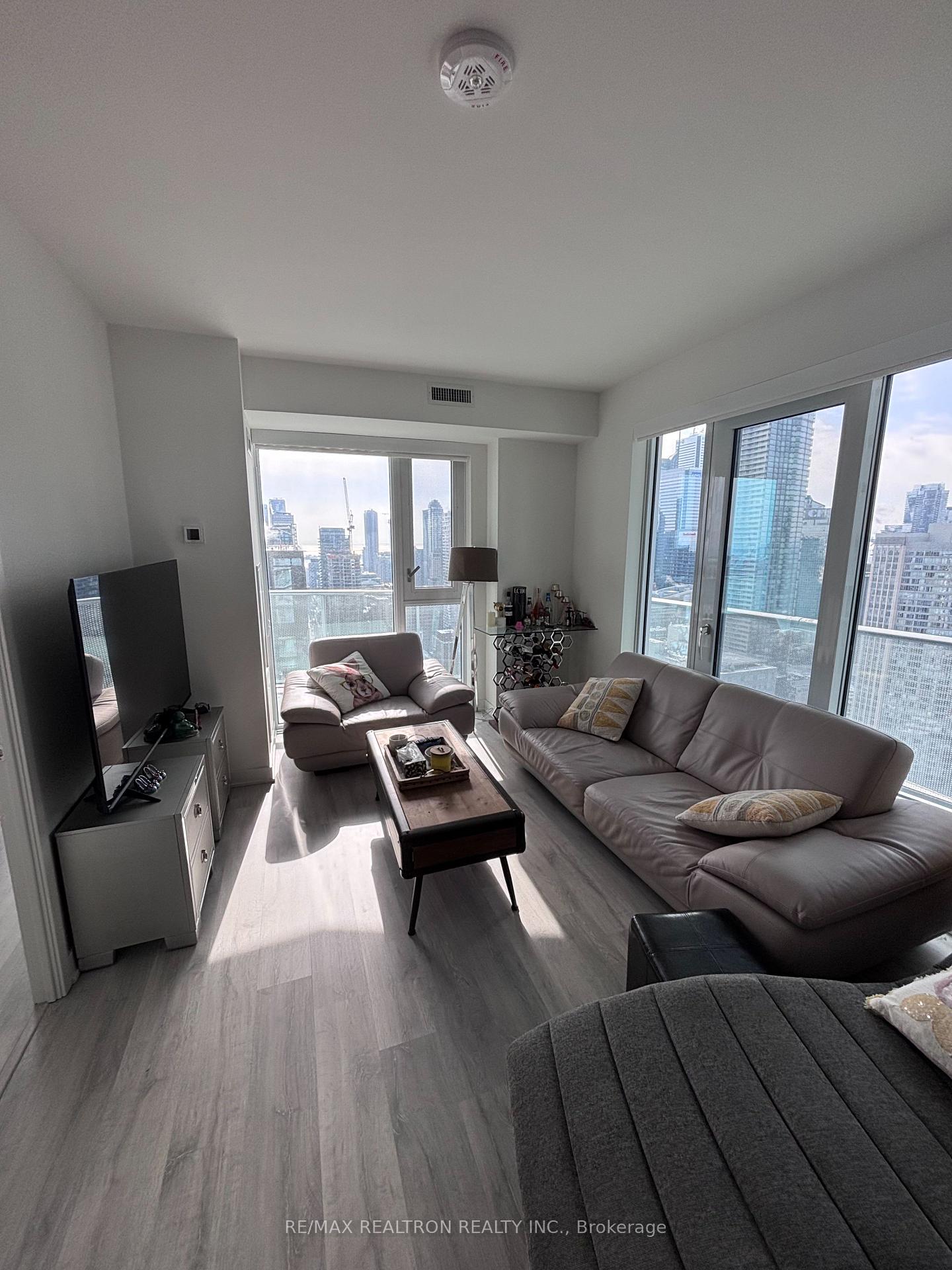 3 Bedrooms Condo at 100 Dalhousie, Toronto For sale