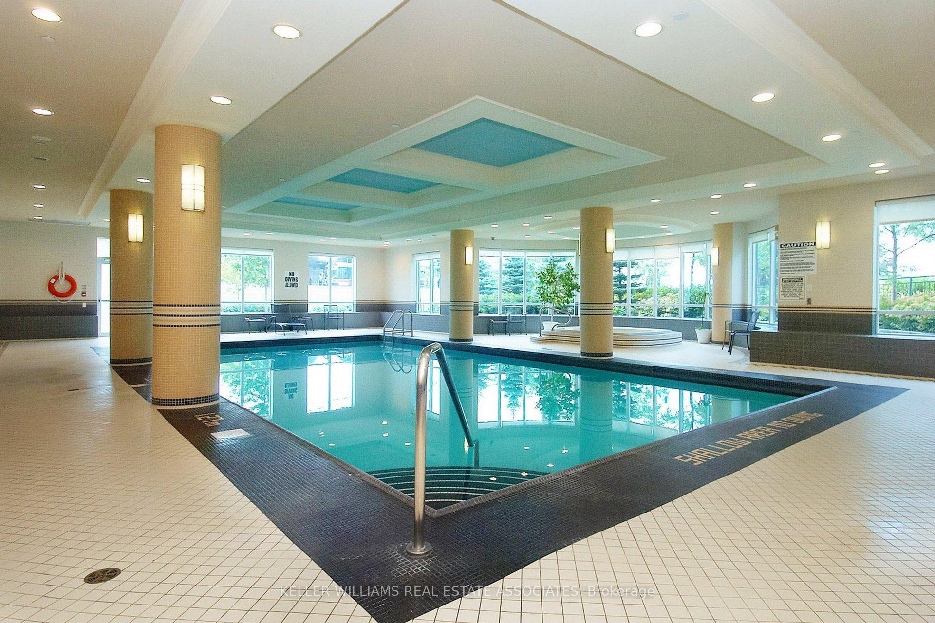 2 Bedrooms Condo at 35 Viking, Toronto For sale