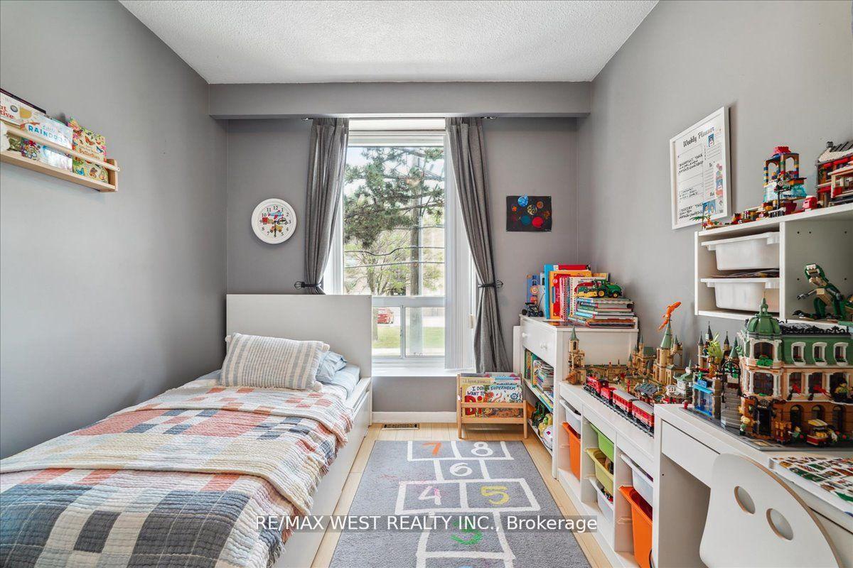 2 Bedrooms Condo at 69 Upper Canada,  Toronto For sale