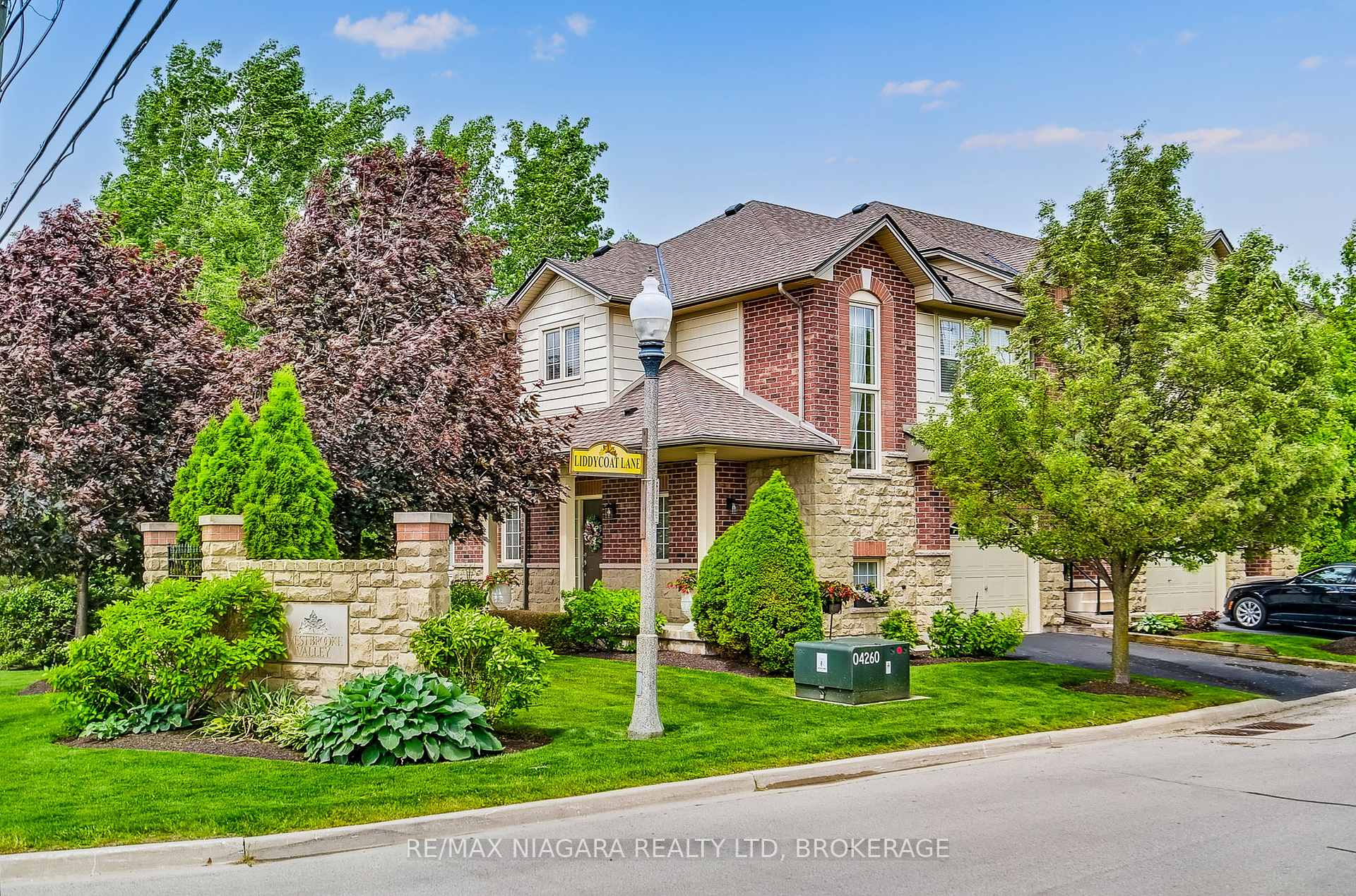 3 Bedrooms Condo at 5 Liddycoat, Hamilton For sale