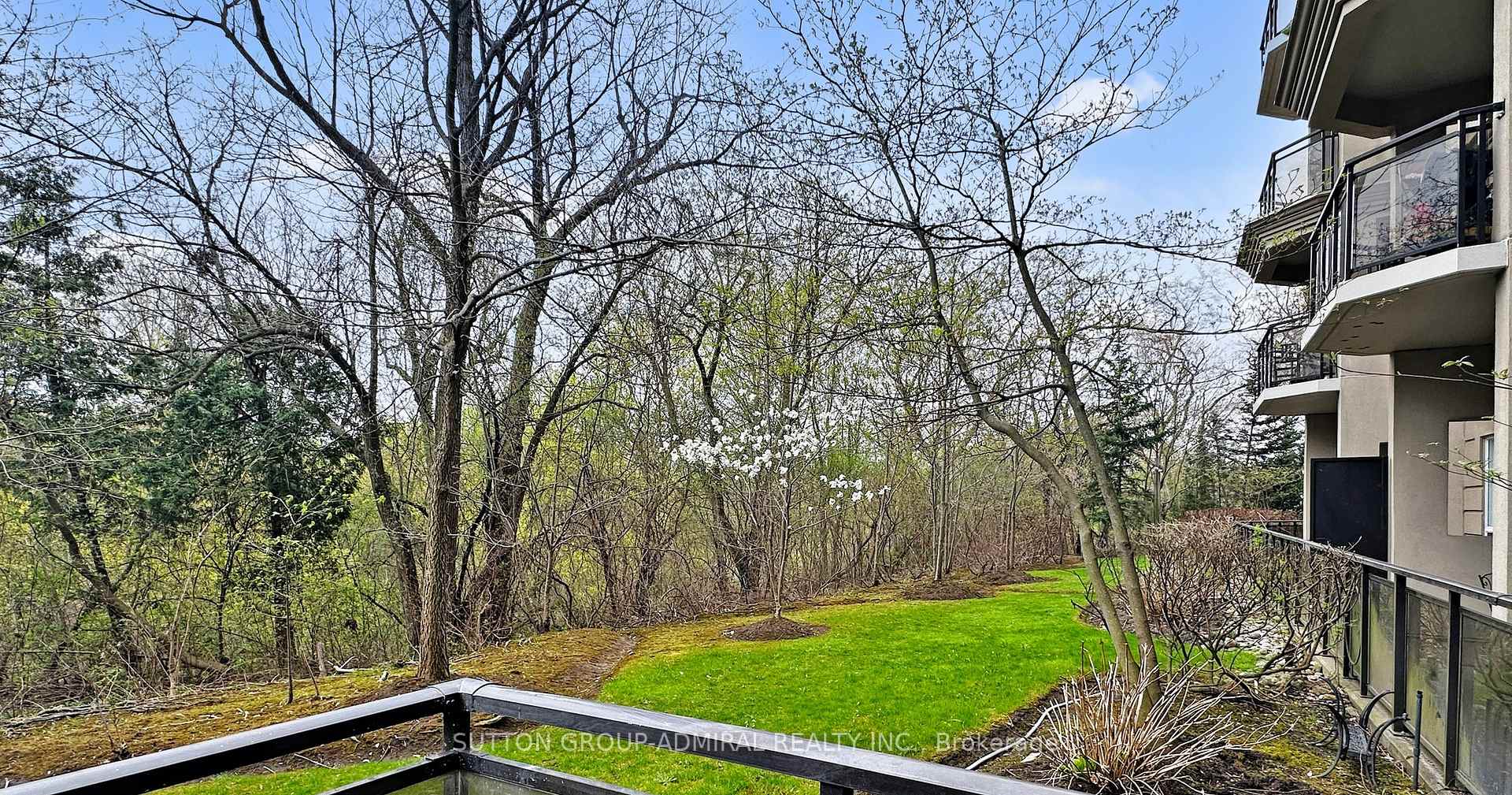 2 Bedrooms Condo at 2 Maison Parc, Vaughan For sale