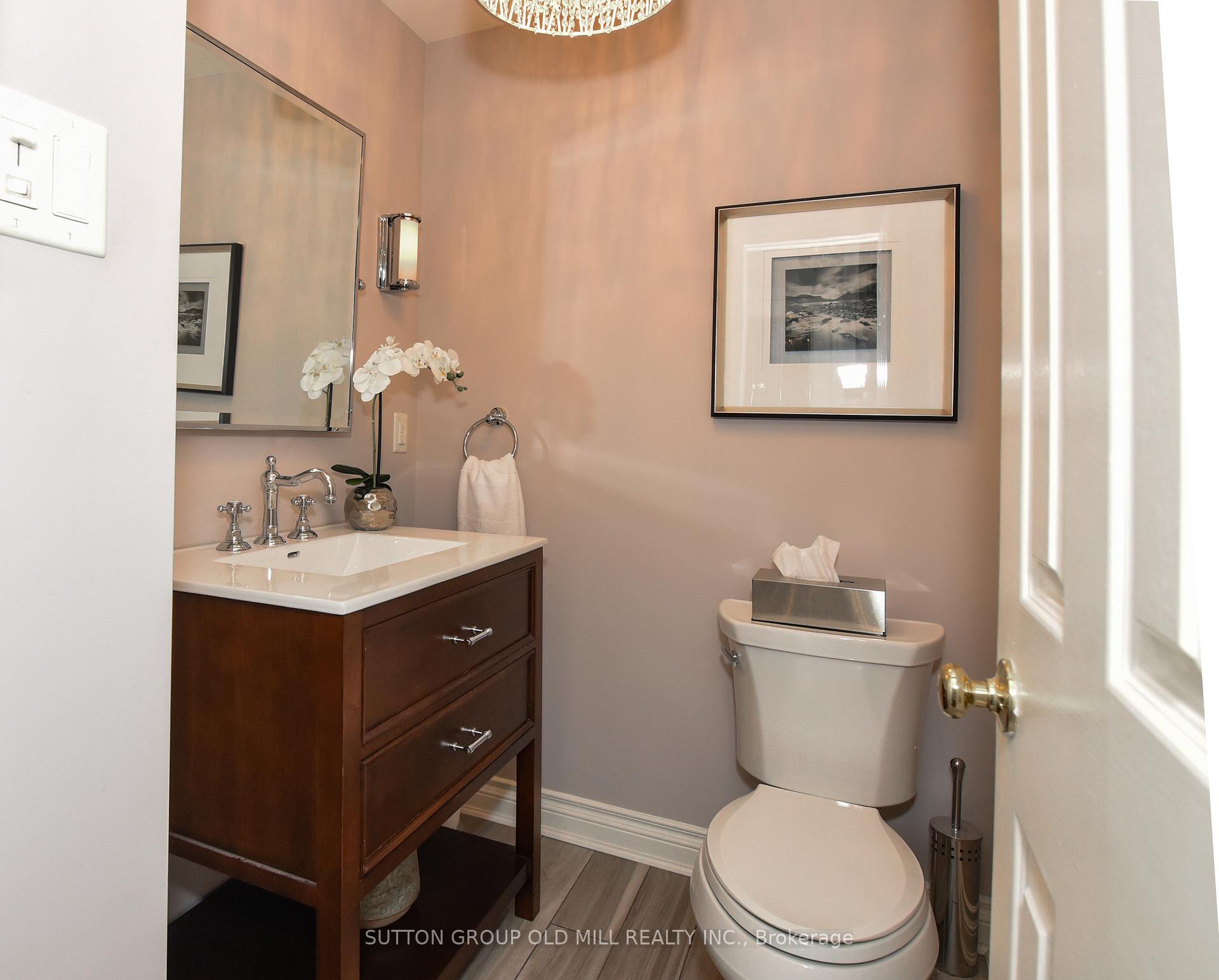 4 Bedrooms Condo at 4635 Regents, Mississauga For sale
