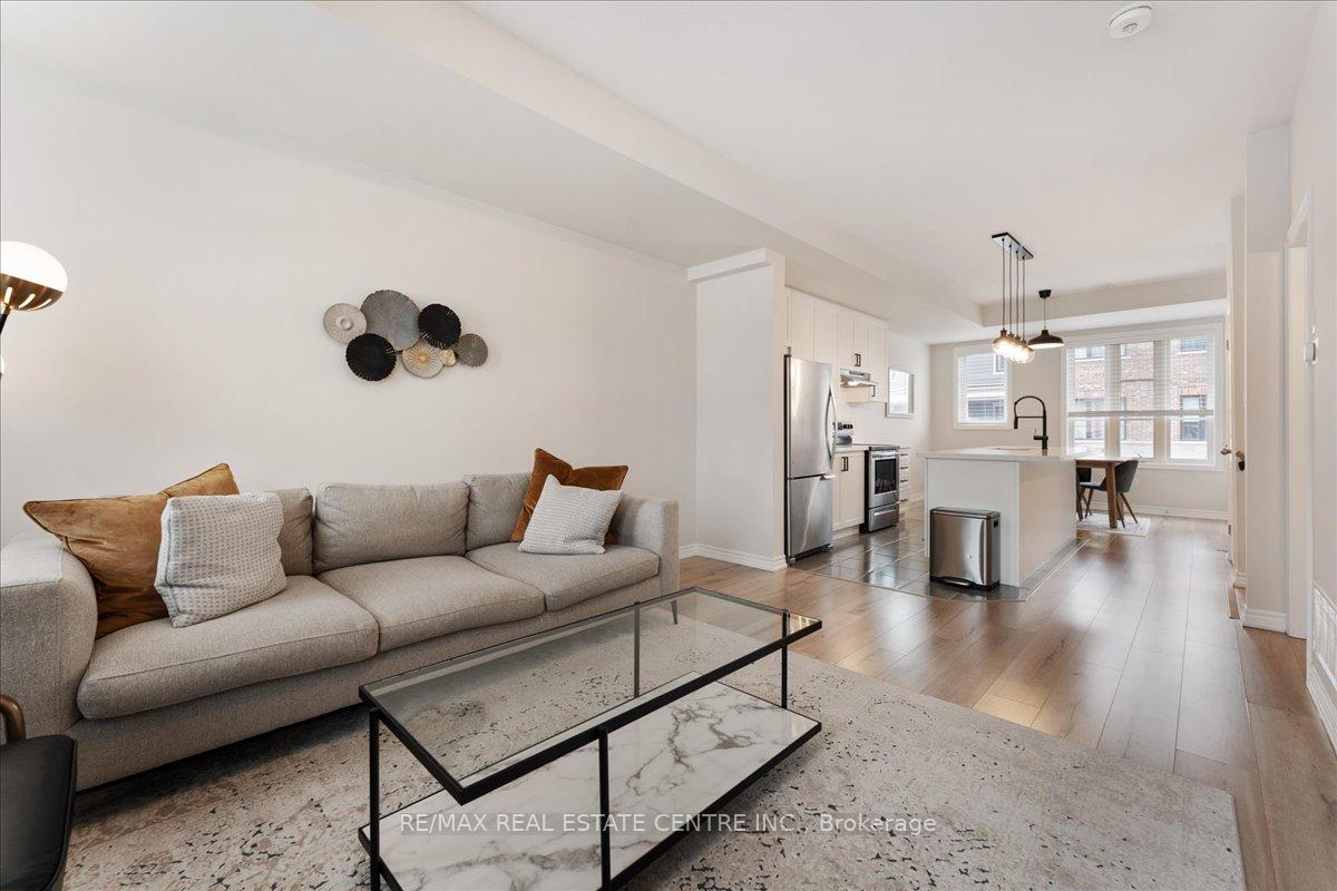 2 Bedrooms Condo at 219 Dundas, Hamilton For sale