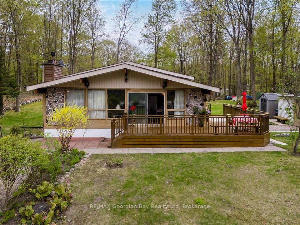 25 Tall Pines Drive, Tiny, ON L9M 0H4