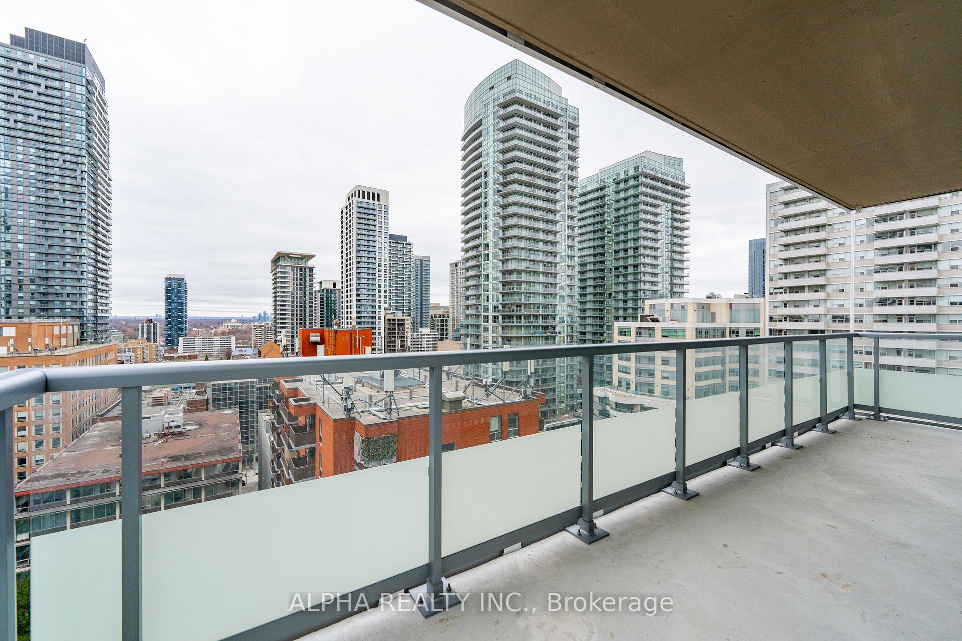 3 Bedrooms Condo at 50 Dunfield,  Toronto For sale