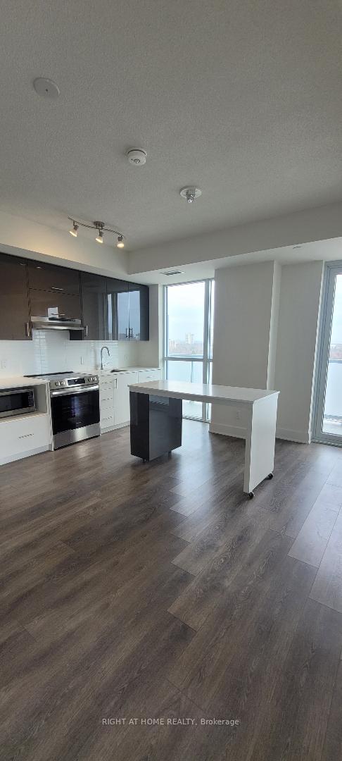 2 Bedrooms Condo at 188 Fairview mall, Toronto For sale