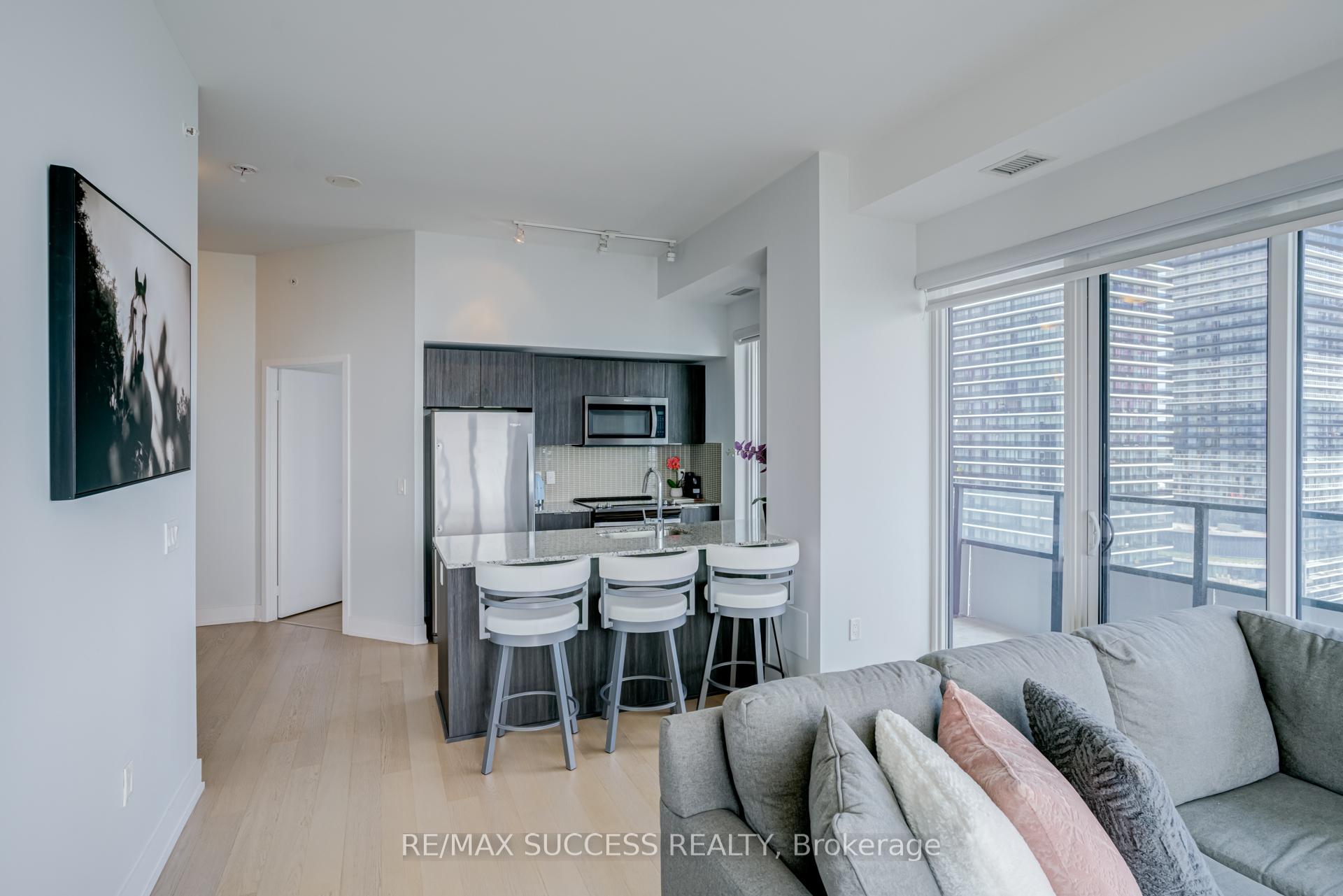 3 Bedrooms Condo at 20 Shore breeze, Toronto For sale