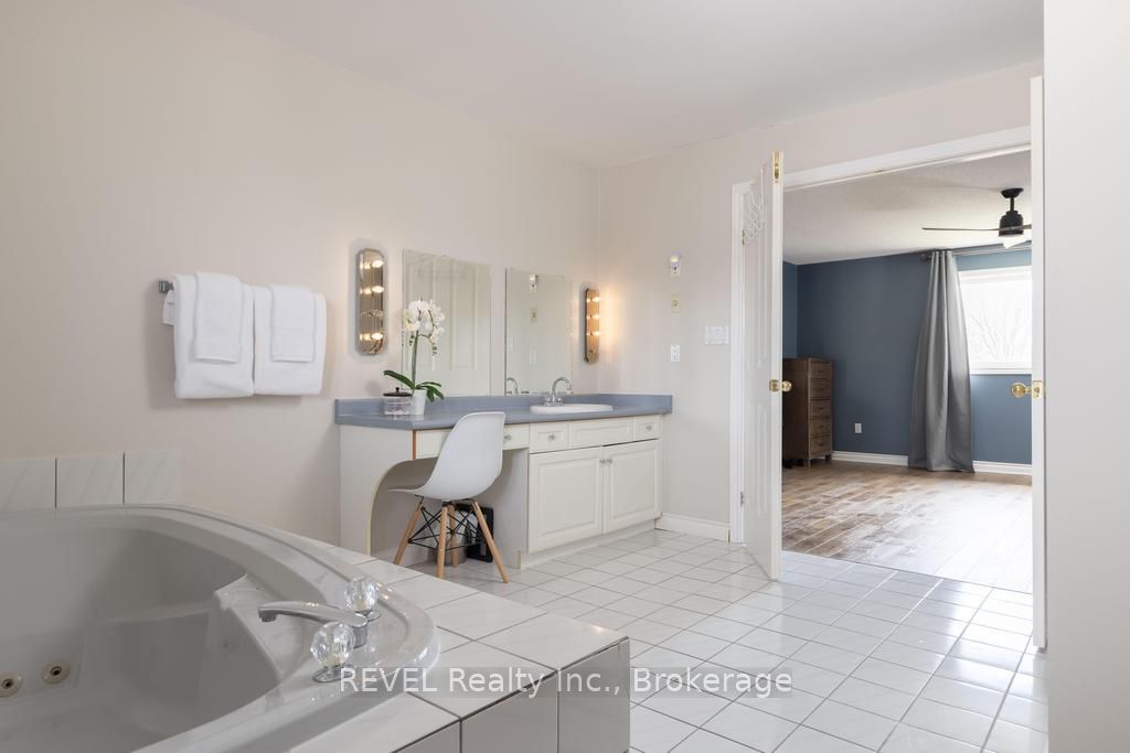 8042 Oakridge Drive