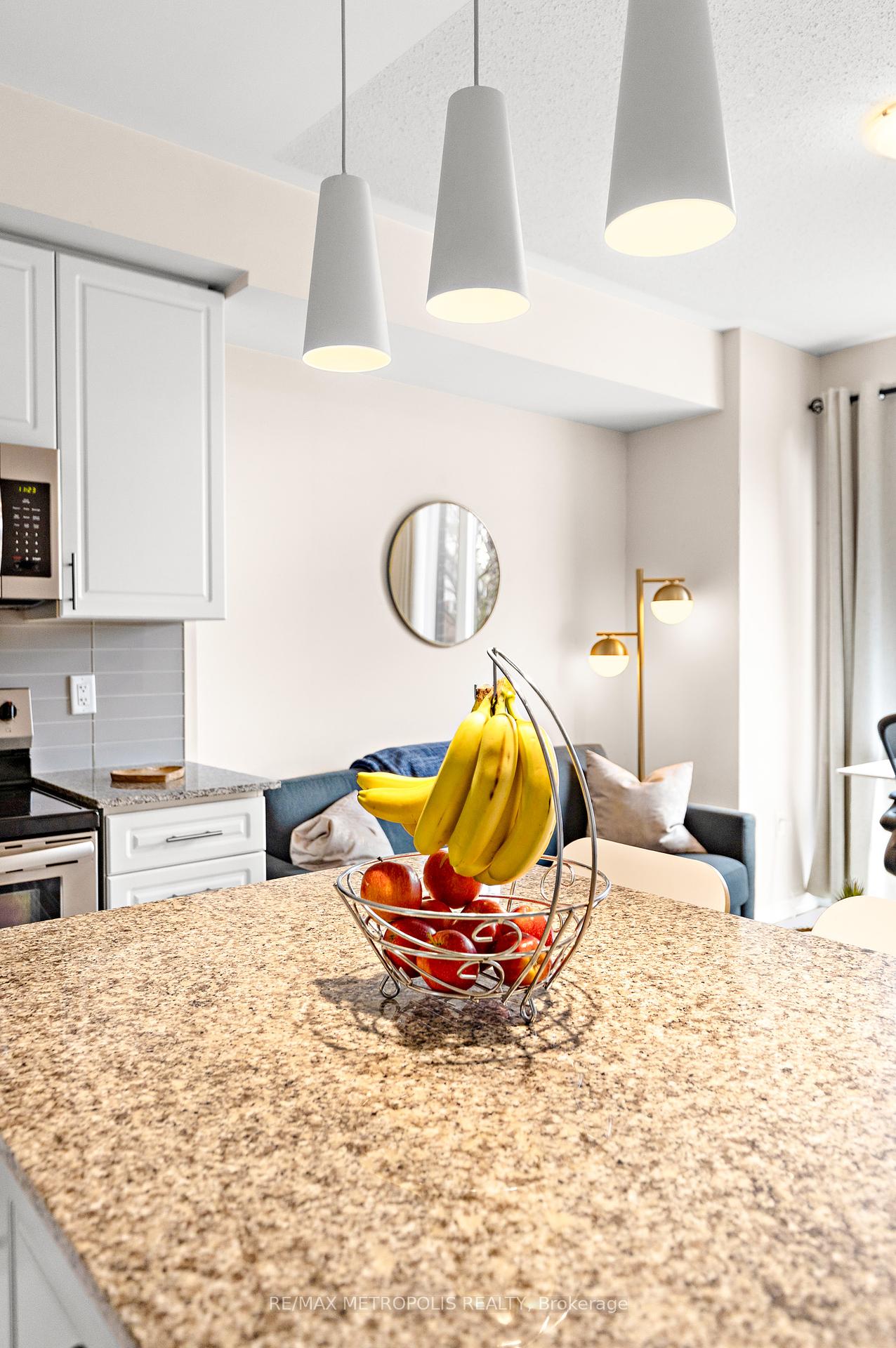 2 Bedrooms Condo at 24 Fieldway, Toronto For sale