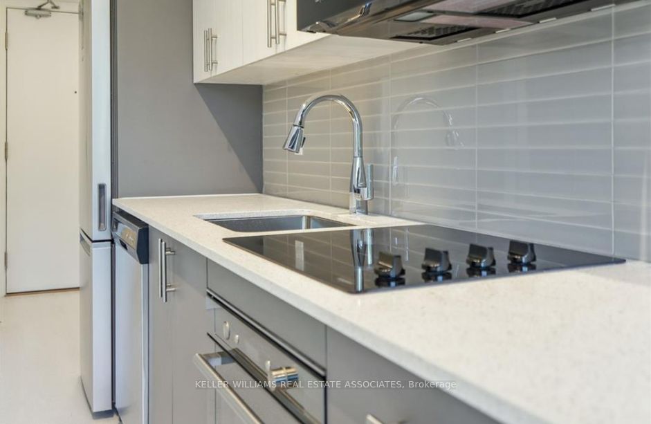 415 Main Street W, #318