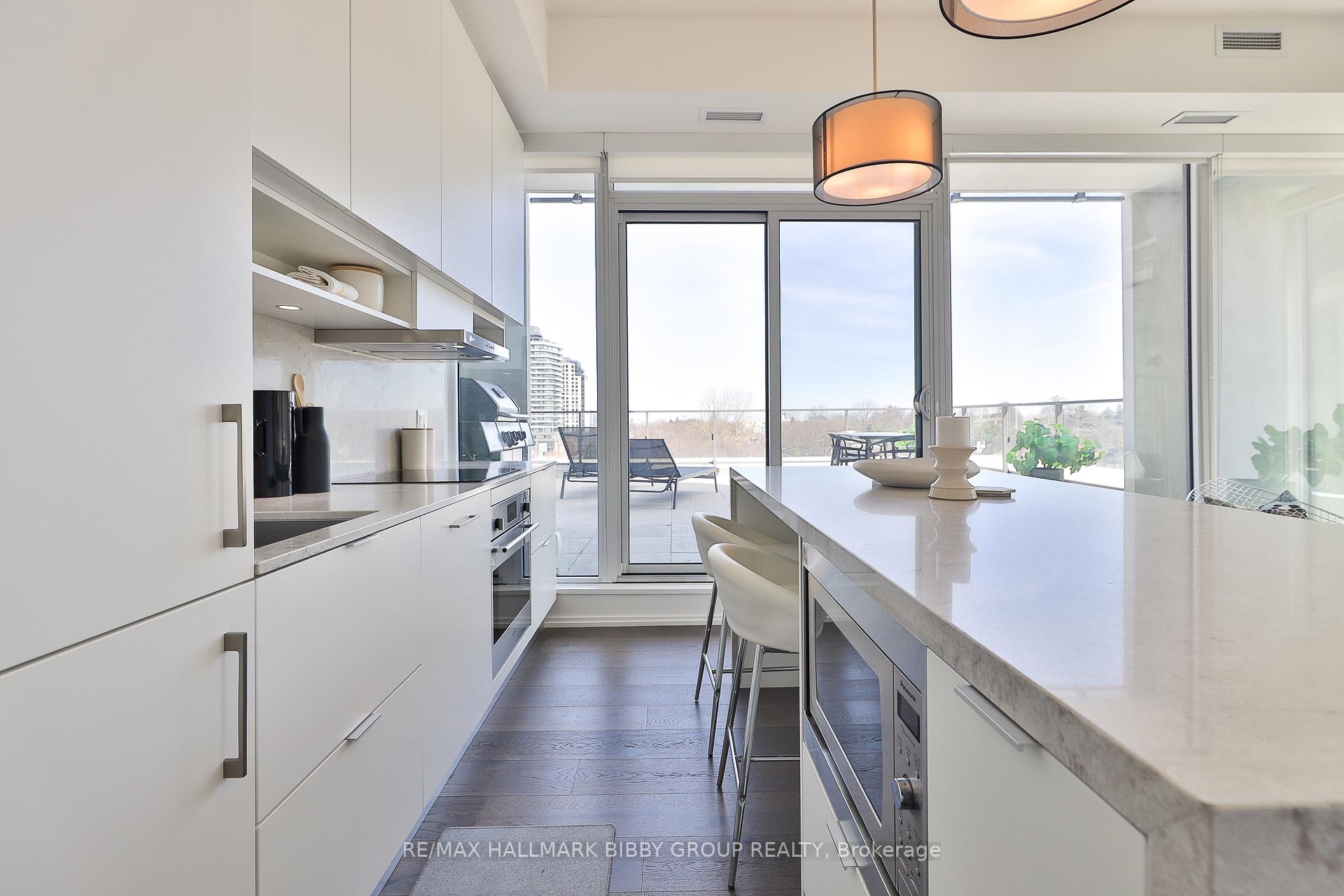 2 Bedrooms Condo at 5 Soudan,  Toronto For sale