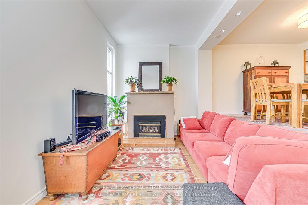 4 Bedrooms Condo at 24 Reid, Mississauga For sale
