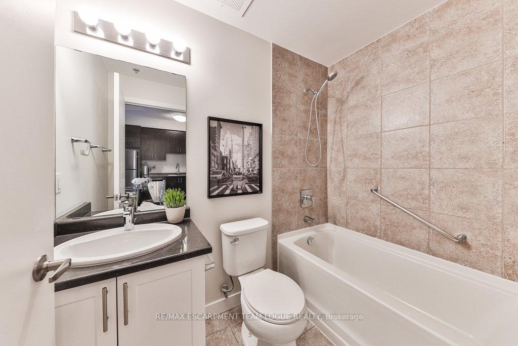 1 Bedroom Condo at 2490 Old Bronte,  Oakville For sale