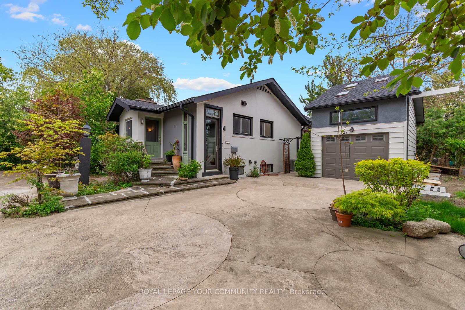 21 Yewfield Crescent, Toronto, ON M3B 2Y4