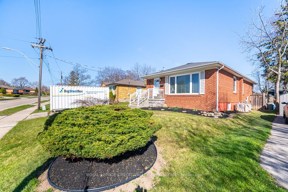 2143 Mountainside Drive, Burlington, ON L7P 1B3
