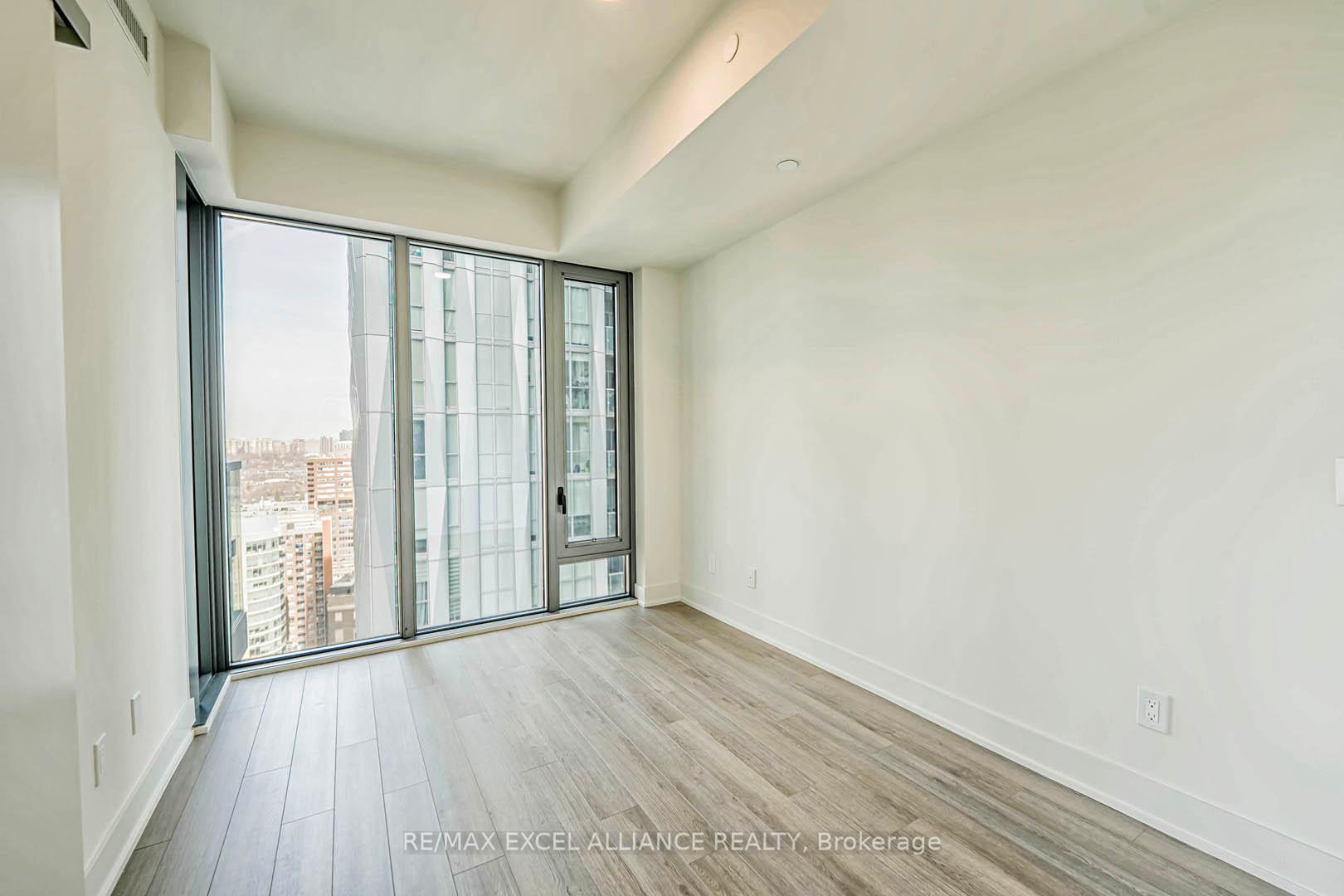 2 Bedrooms Condo at 8 Cumberland,  Toronto For sale