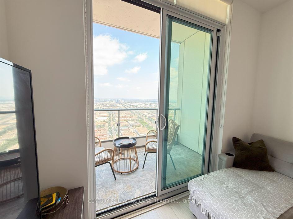 2 Bedrooms Condo at 950 Portage, Vaughan For sale