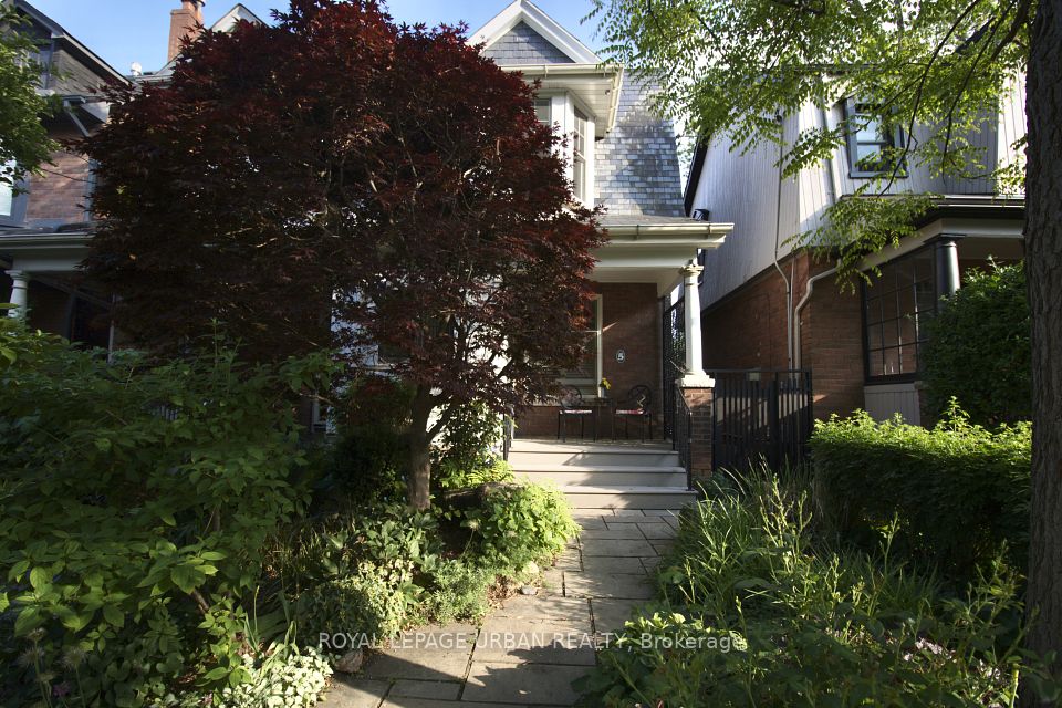 5 Grandview Avenue
