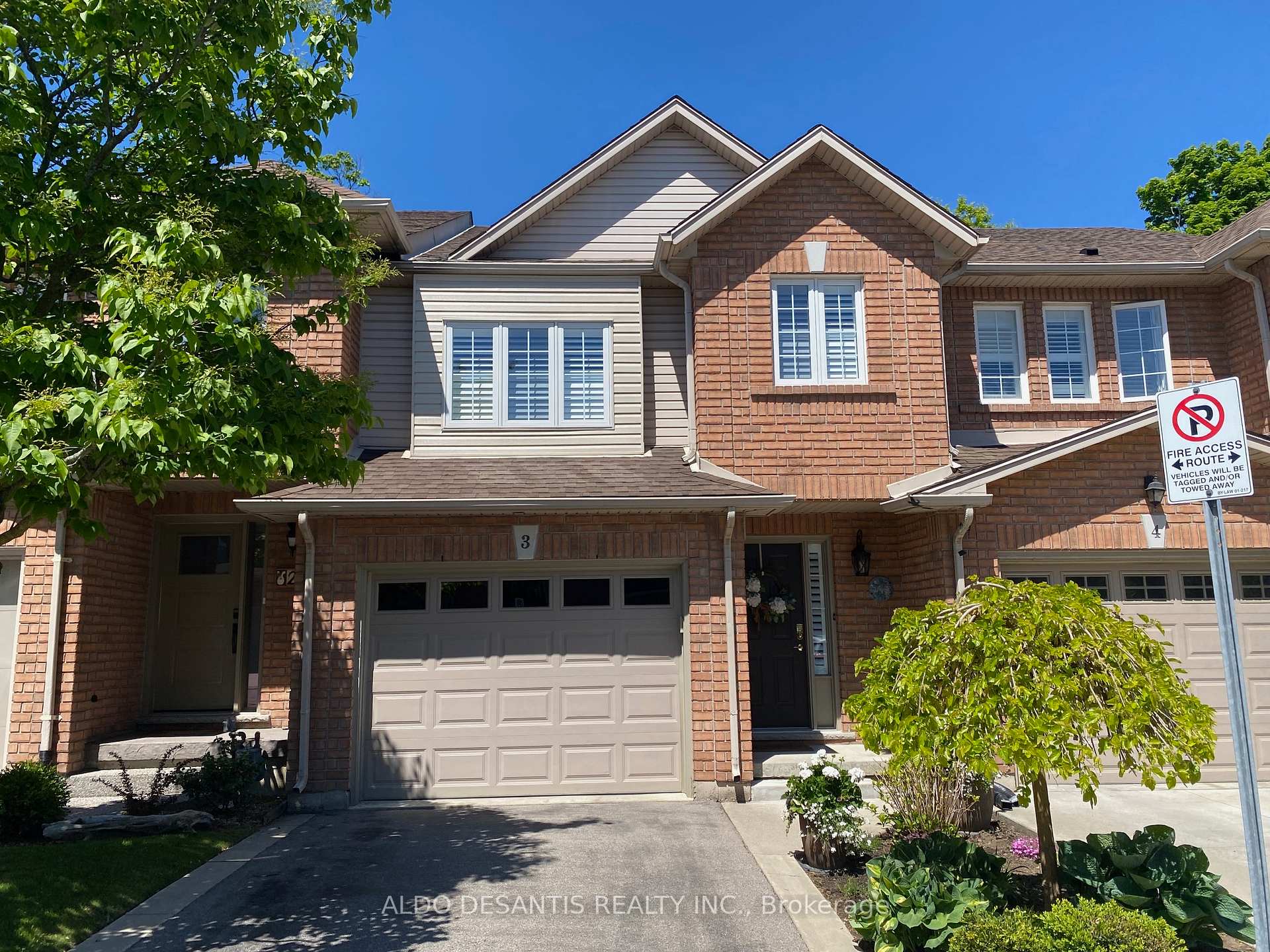 3 Bedrooms Condo at 348 Highland, Hamilton For sale