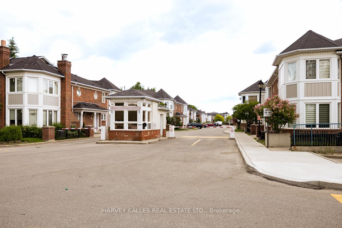 18 Clark Avenue W 64