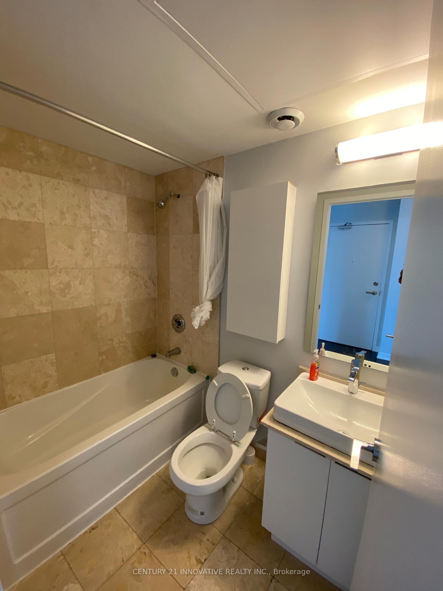 1 Bedroom Condo at 14 York, Toronto For sale
